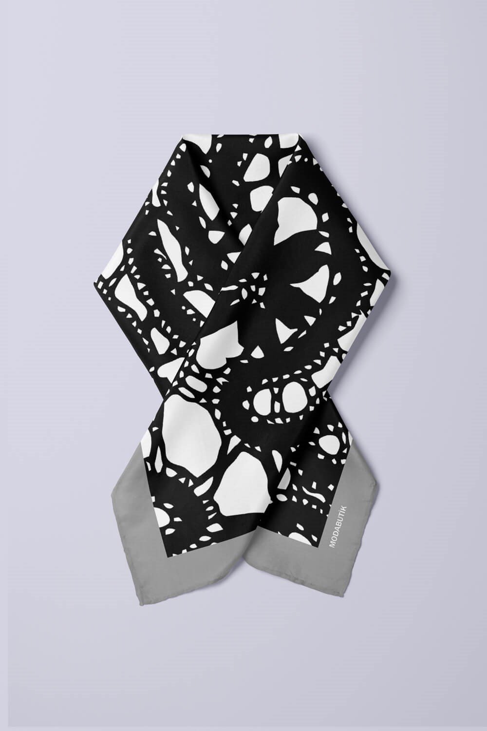 Violla F4 Kadın Zincir Desenli Bandana 50x50 Siyah Beyaz DG0101-22