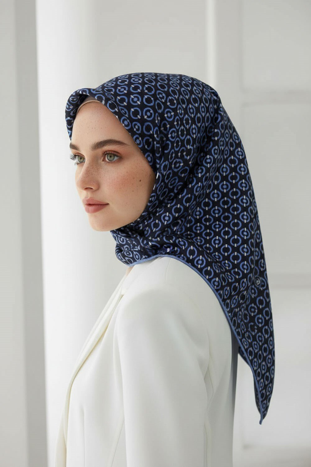 %100 Twill İpek Zincir Desenli Lacivert - İndigo Renkli 90x90 Eşarp Kenar Dikiş Şekli El Dikişli