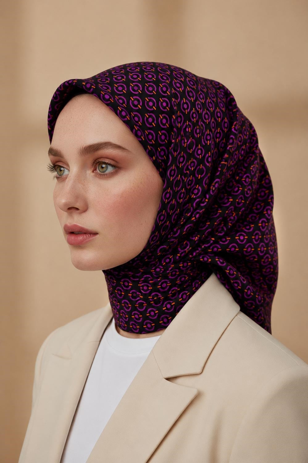 %100 Twill İpek Zincir Desenli Siyah - Fuşya Renkli 90x90 Eşarp Kenar Dikiş Şekli El Dikişli