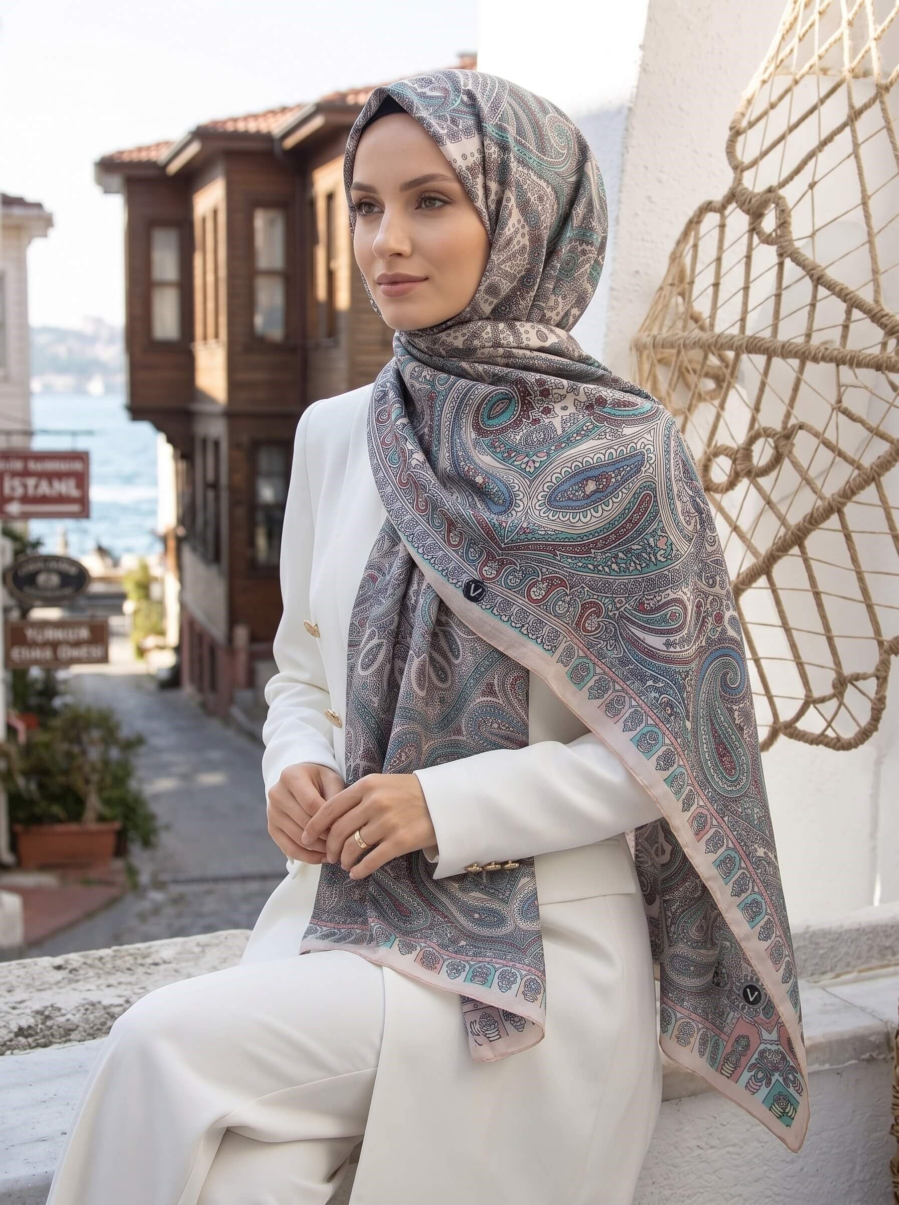 100% İPEK ETRO DESENLİ PUDRA RENKLİ ŞAL