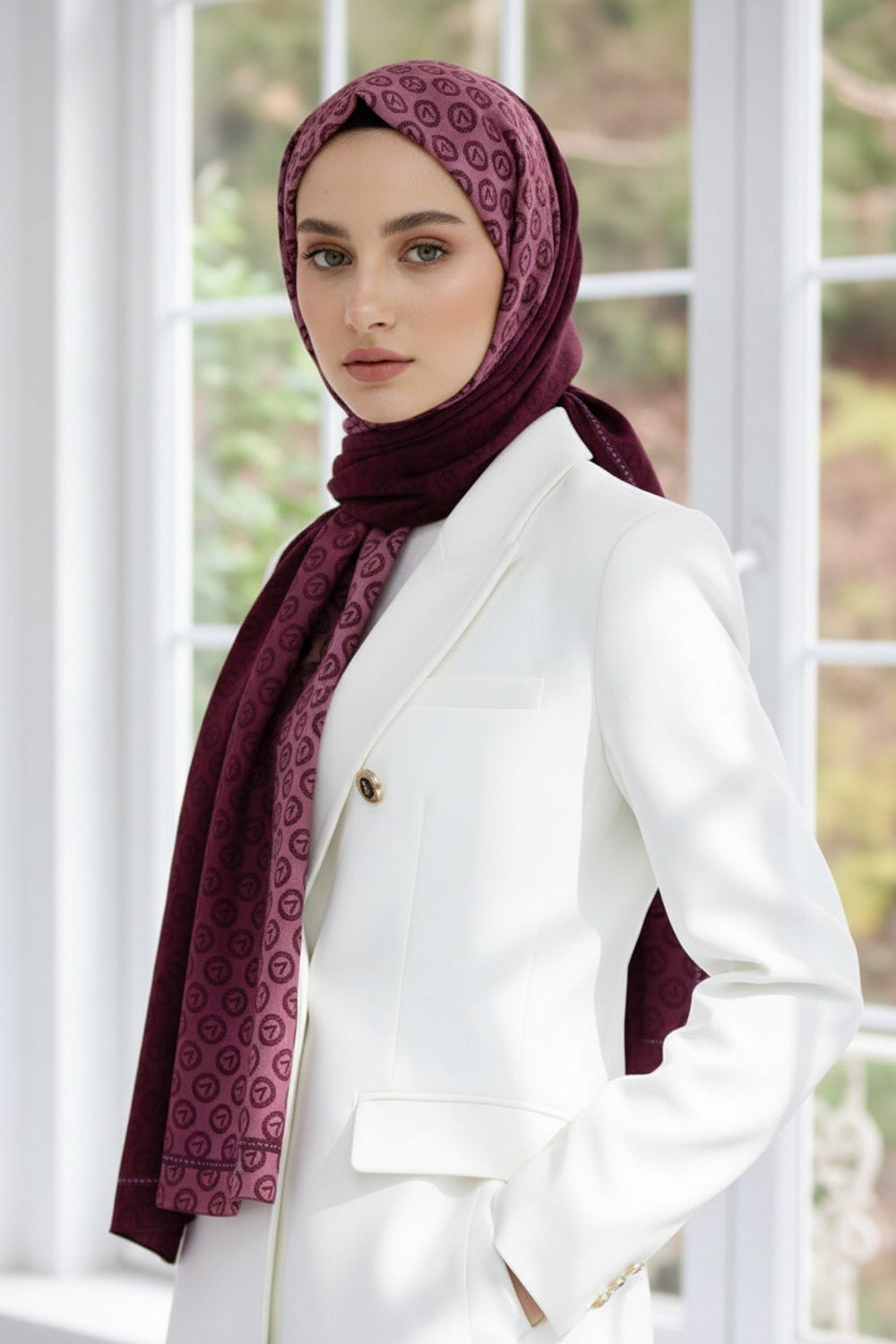 KREP MONOGRAM DESENLİ PUDRA RENKLİ 75X195 KIRIŞMAZ ŞAL
