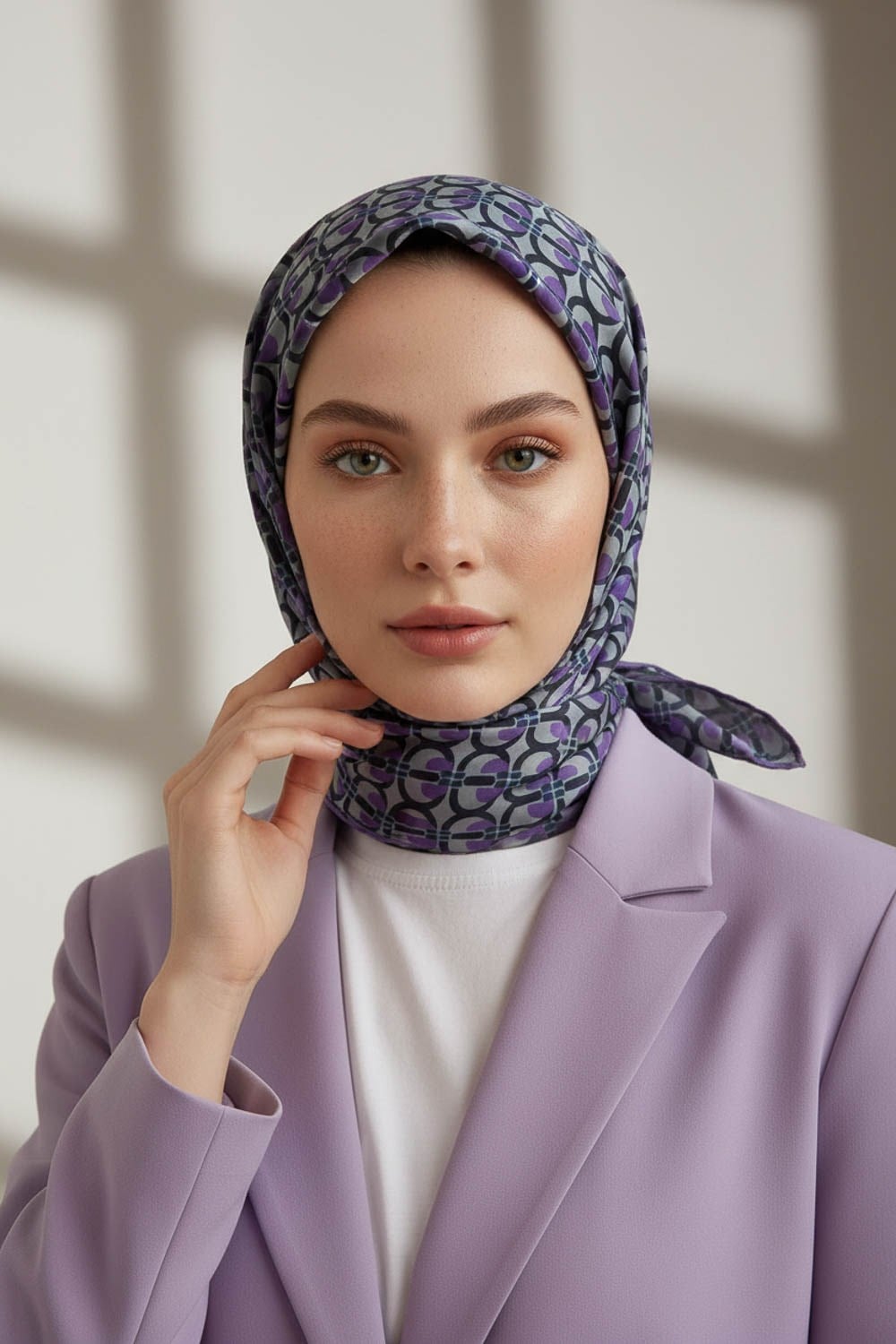%100 Twill İpek Geometrik Desenli Lila Renkli 90x90 Eşarp Dikim Şekli : El Dikişi
