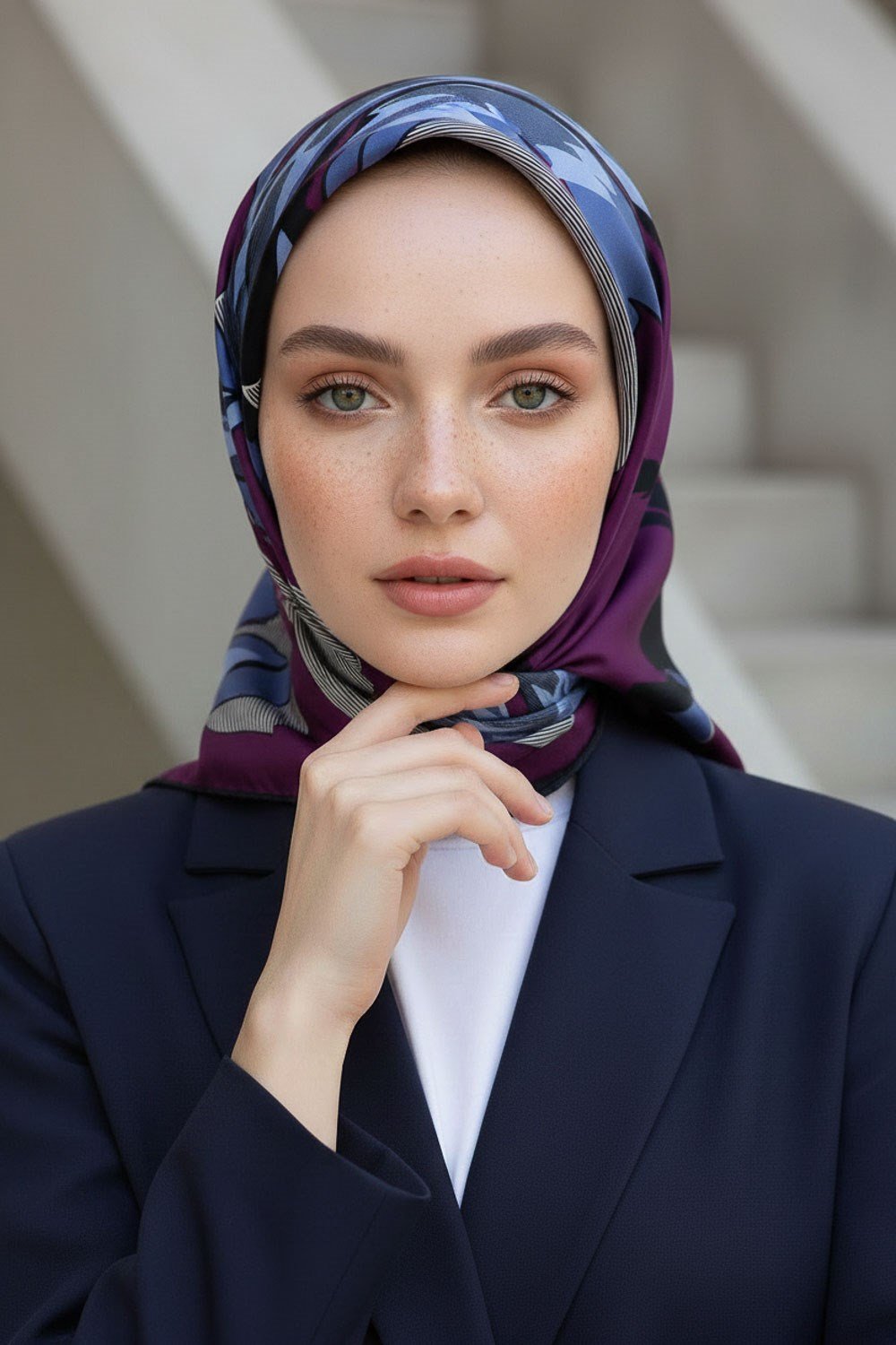 %100 Twill İpek Çiçek Desenli Mürdüm - Siyah Renkli 90x90 Eşarp Dikim Şekli : El Dikişi