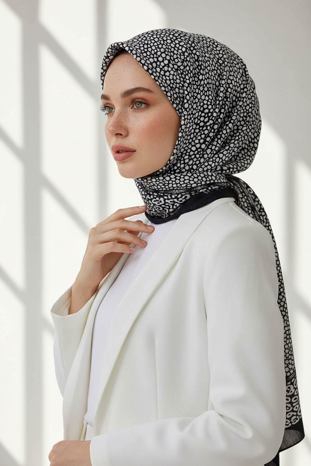 KREP LEOPAR DESENLİ FÜME RENKLİ 75X195 KIRIŞMAZ ŞAL