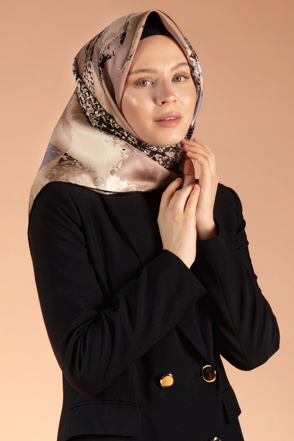 %100 Twill İpek Leopar ve Fırça Desenli Taş Renkli 90x90 Eşarp Dikim Şekli : El Dikişi