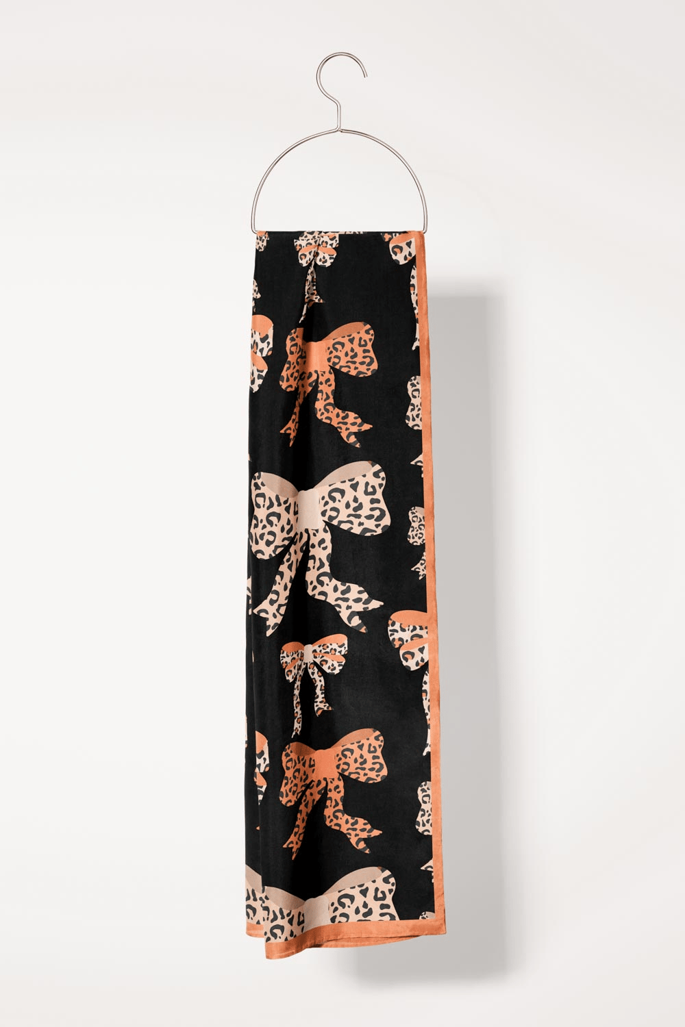 SATEN İPEK LEOPAR FİYONK DESENLİ KADIN FULAR