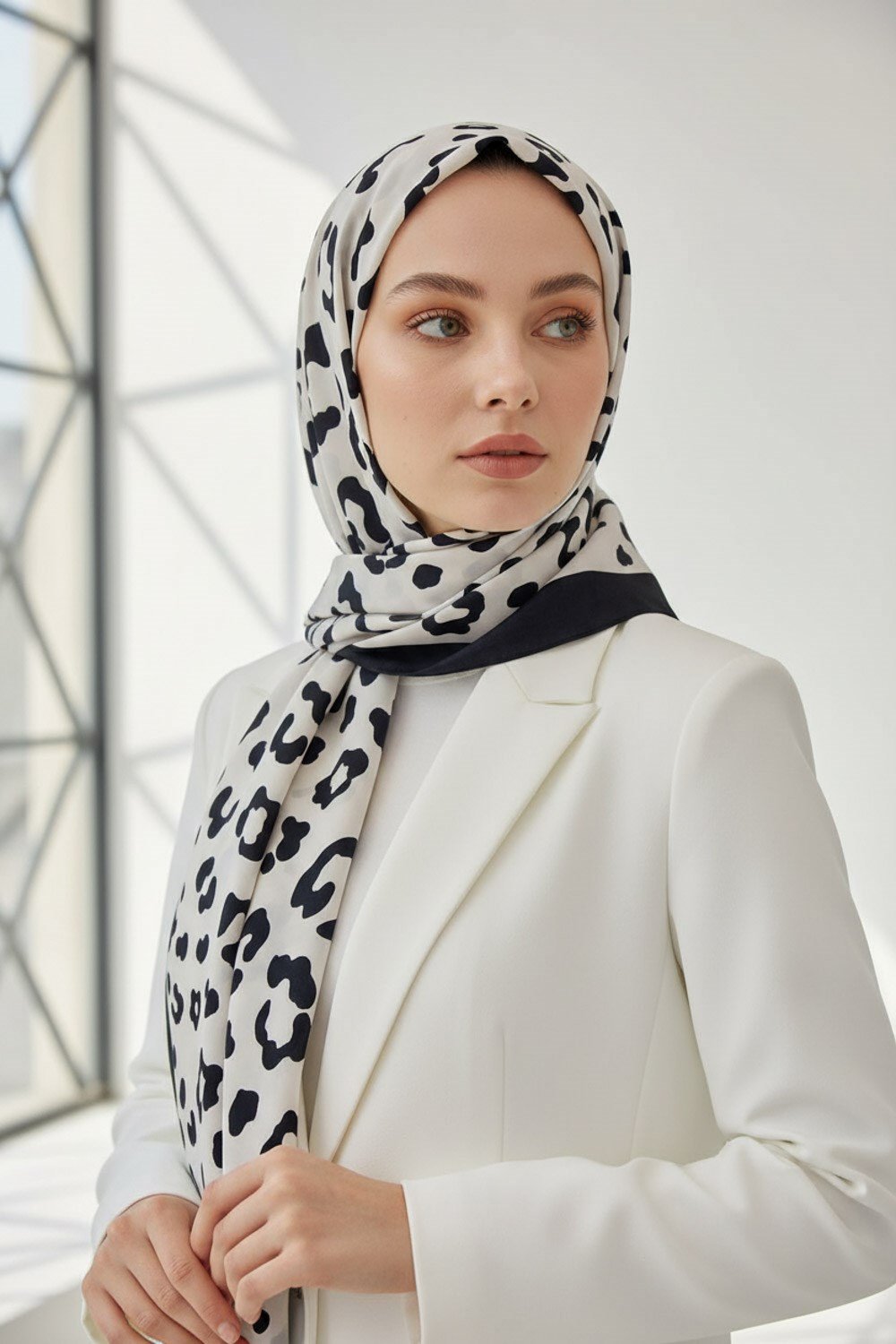 KREP LEOPAR DESENLİ KREM RENKLİ 75X195 KIRIŞMAZ ŞAL