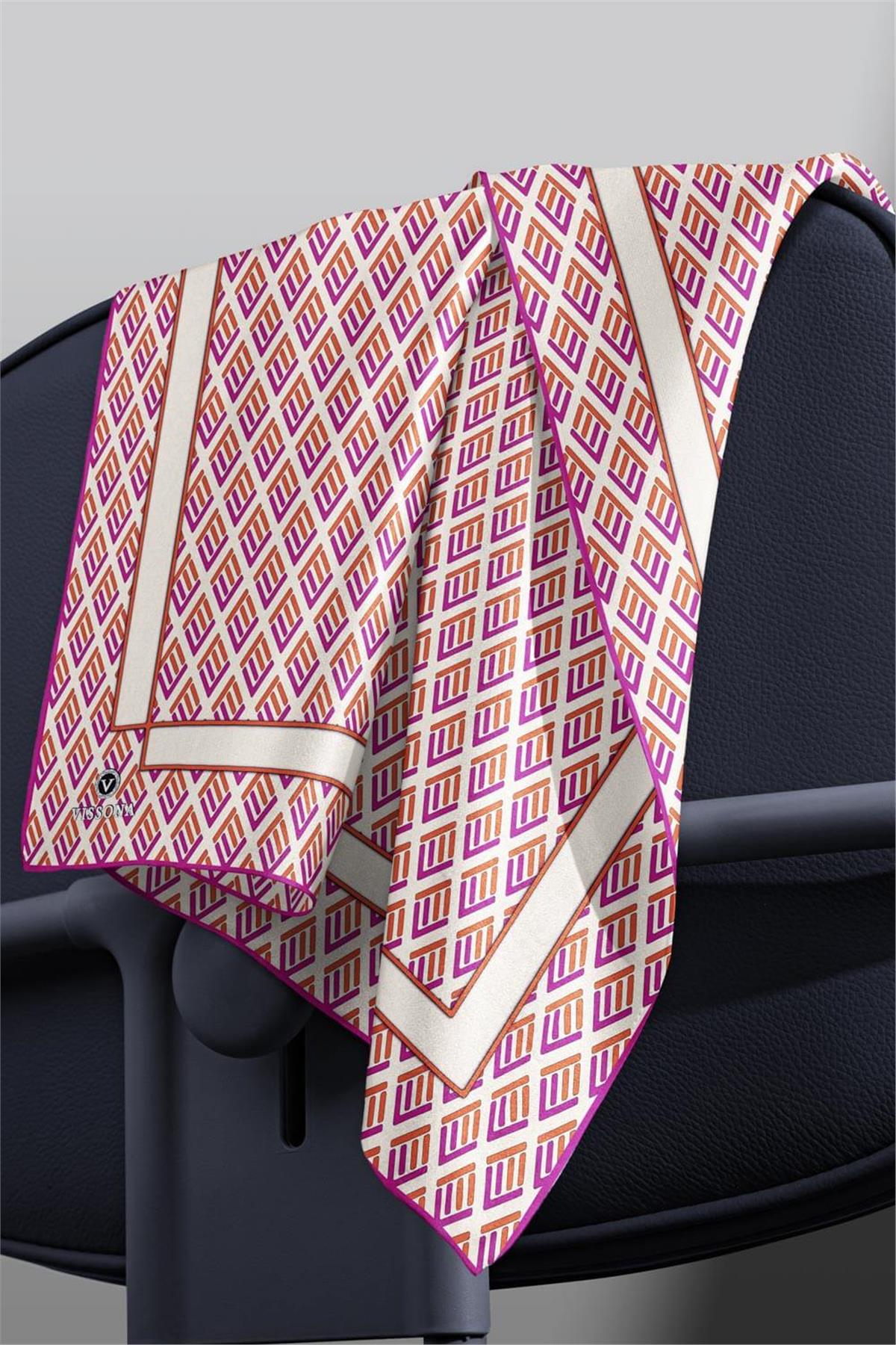 %100 Twill İpek Geometrik Desenli Fuşya - Turuncu Renkli 90x90 Eşarp Dikim Şekli : El Dikişi