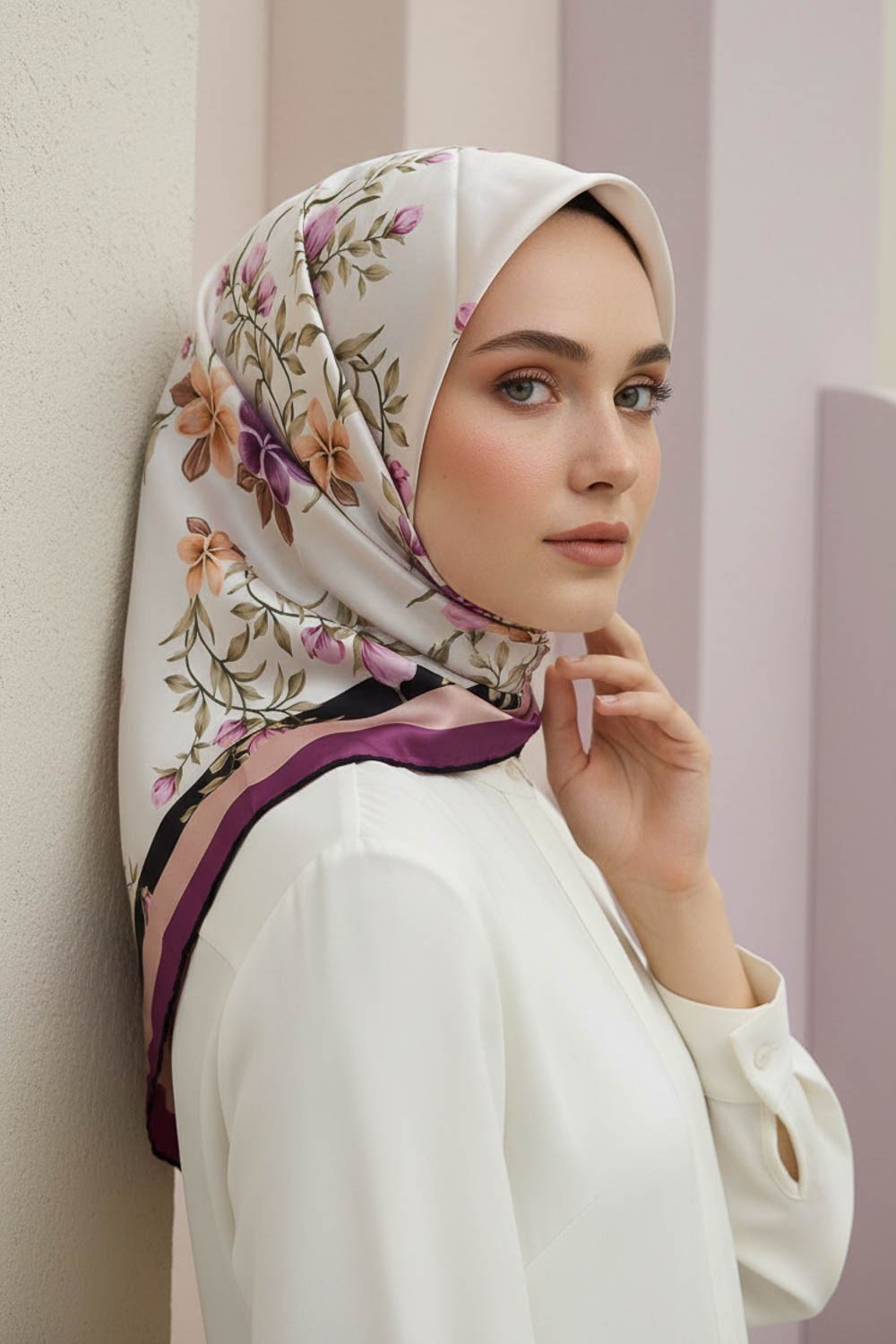 Rayon Çiçek Desenli Lila Renkli 90x90 Eşarp (İpek İçermez) Dikim Şekli : El Dikişi