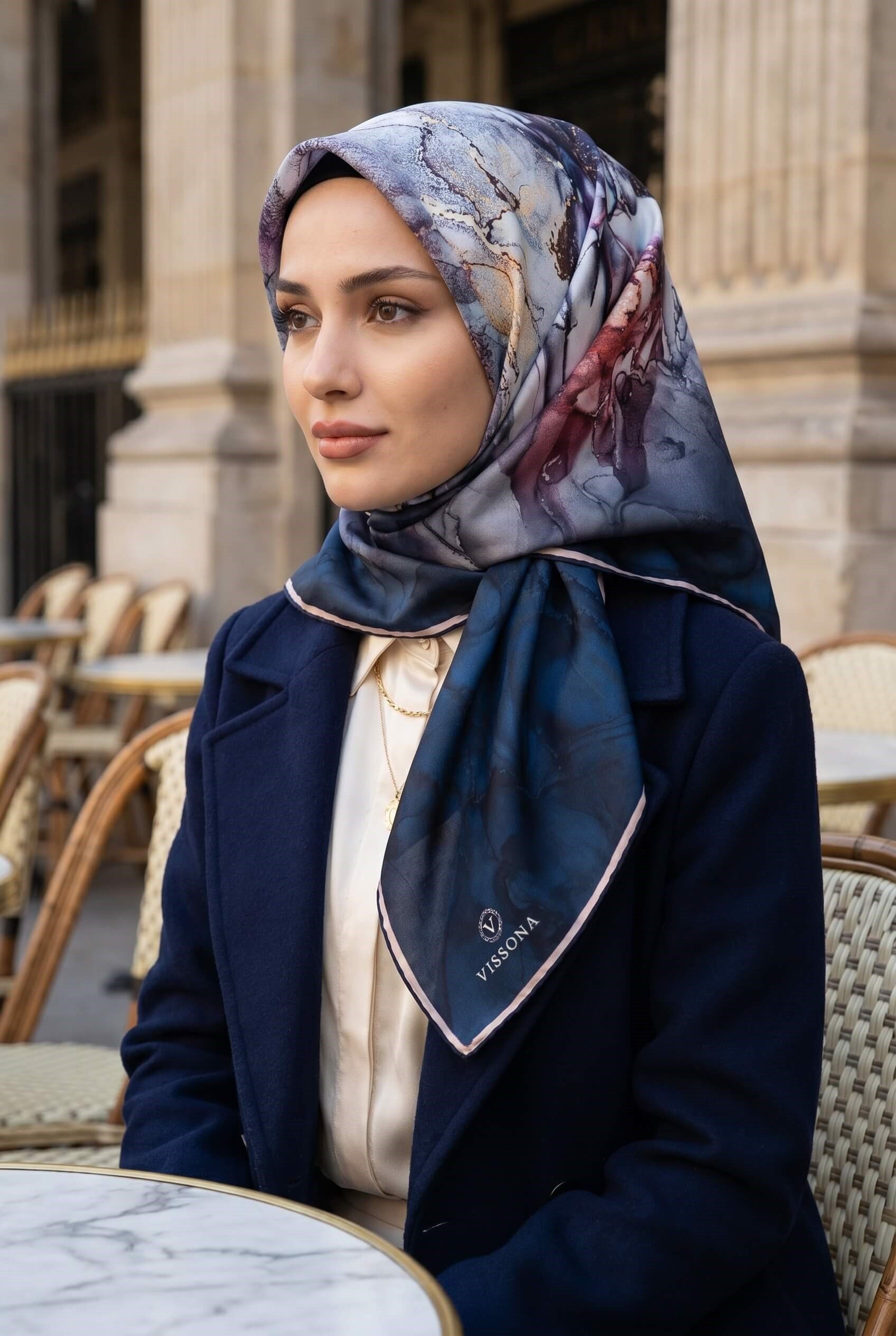 %100 Twill İpek Duman Desenli Lacivert Renkli 90x90 Eşarp Dikim Şekli : El Dikişi