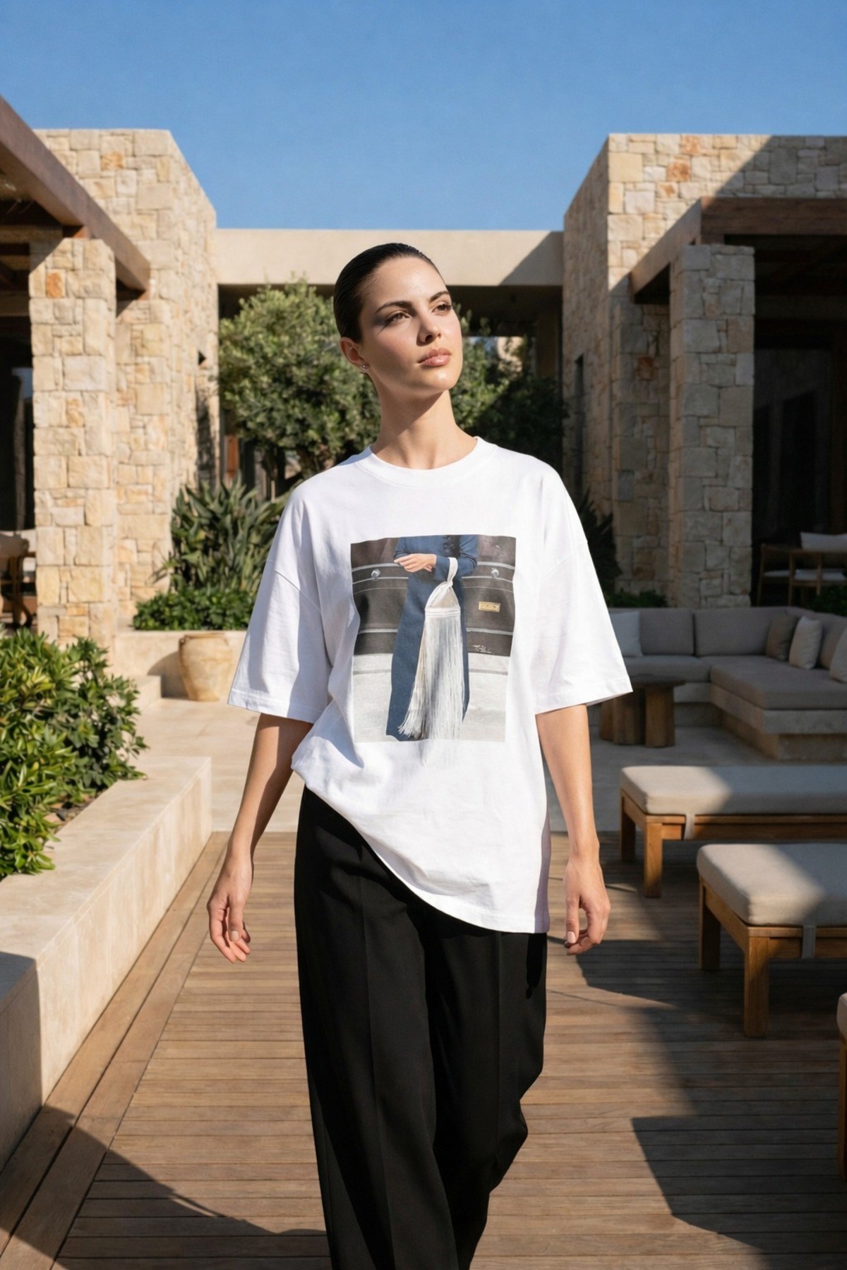 Ekru Amia&Co. Oversize Bisiklet Yaka Çanta Baskılı Püskül Detaylı Kadın T-Shirt
