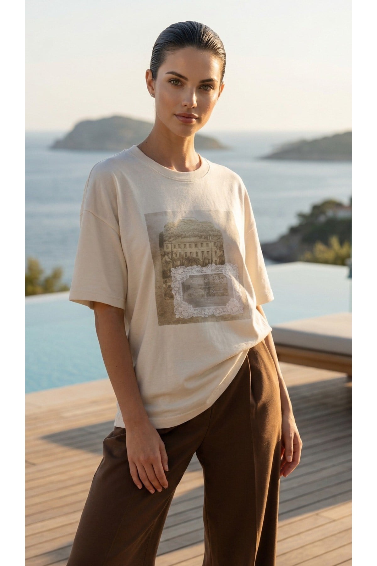 Bej %100 Pamuk Amia&Co.  Oversize Bisiklet Yaka Vintage Mimari Baskılı Minimal Kadın T-Shirt