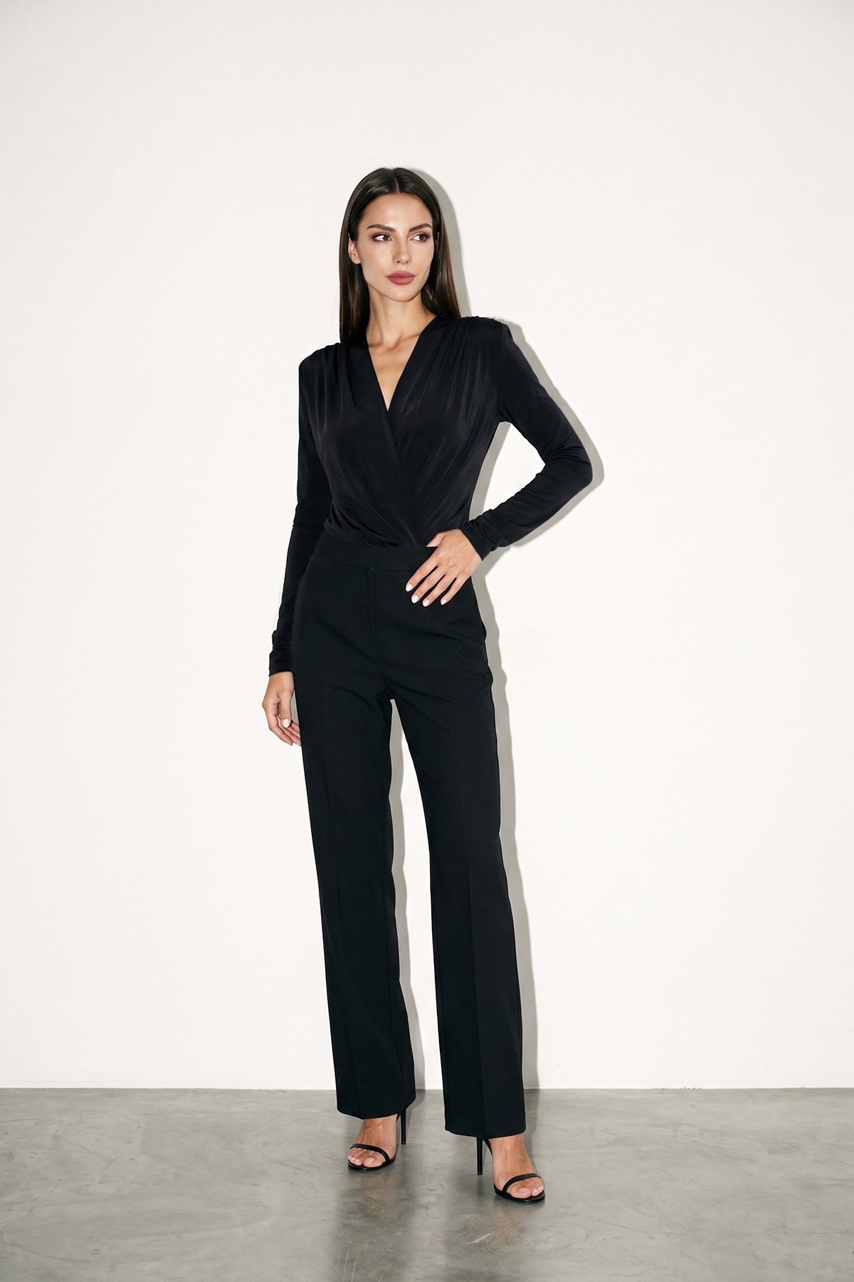Siyah Kruvaze Kapamalı Bodysuit