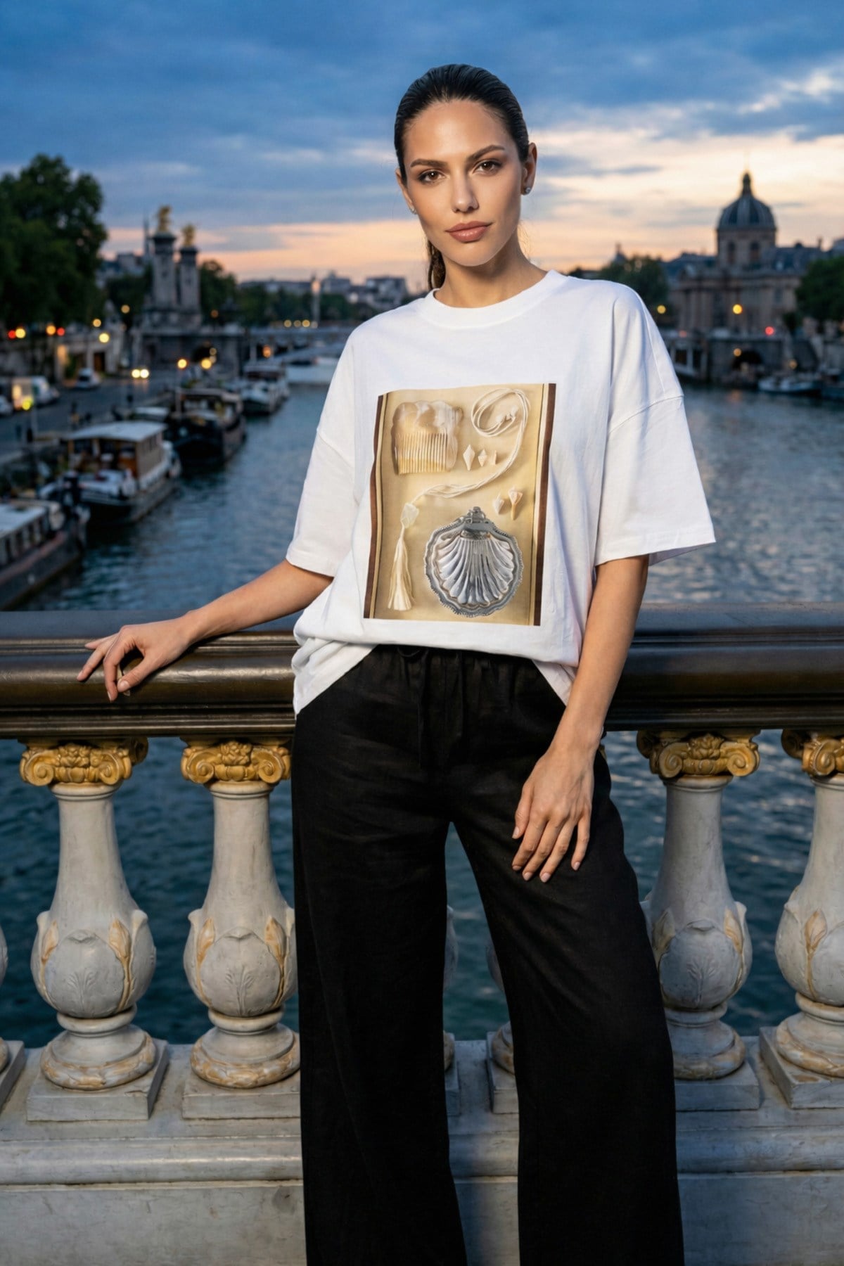 Ekru %100 Pamuk Amia&Co. Oversize Bisiklet Yaka Deniz Kabuğu Ve Aksesuar Temalı Baskılı Basic Kısa Kollu Kadın T-Shirt
