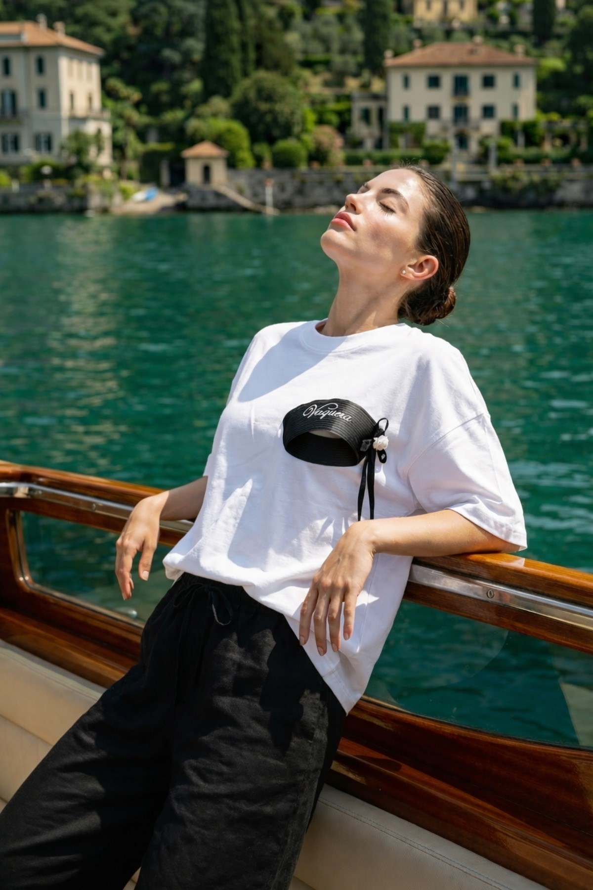 Ekru Amia&Co. Oversize Bisiklet Yaka Dantel Çanta Baskılı Charm Detaylı Kadın T-Shirt