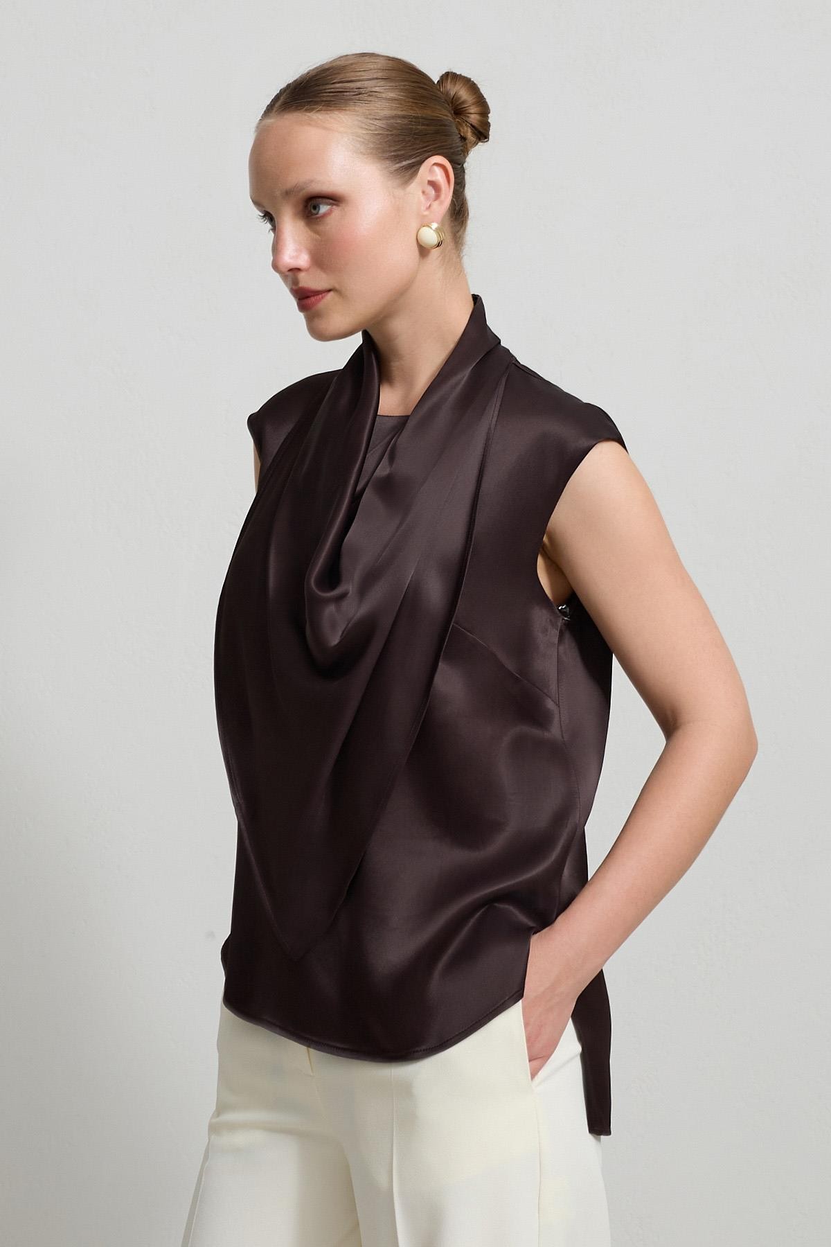 Çikolata Drape Ve Yaka Detaylı Kolsuz Bluz Kadın Bluz modelleri