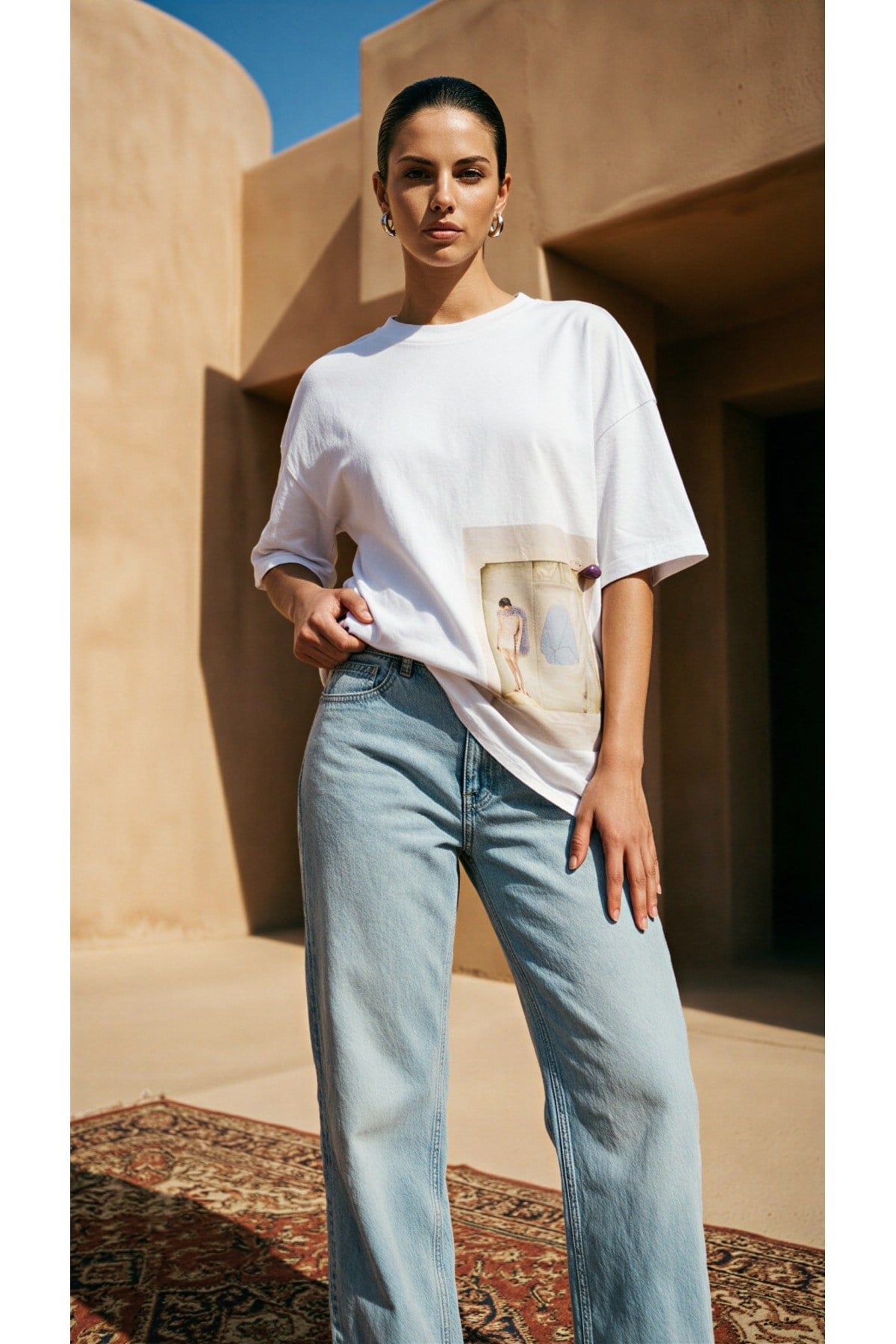 Ekru Amia&Co. Oversize Bisiklet Yaka Baskılı Aksesuar Detaylı Kadın T-Shirt