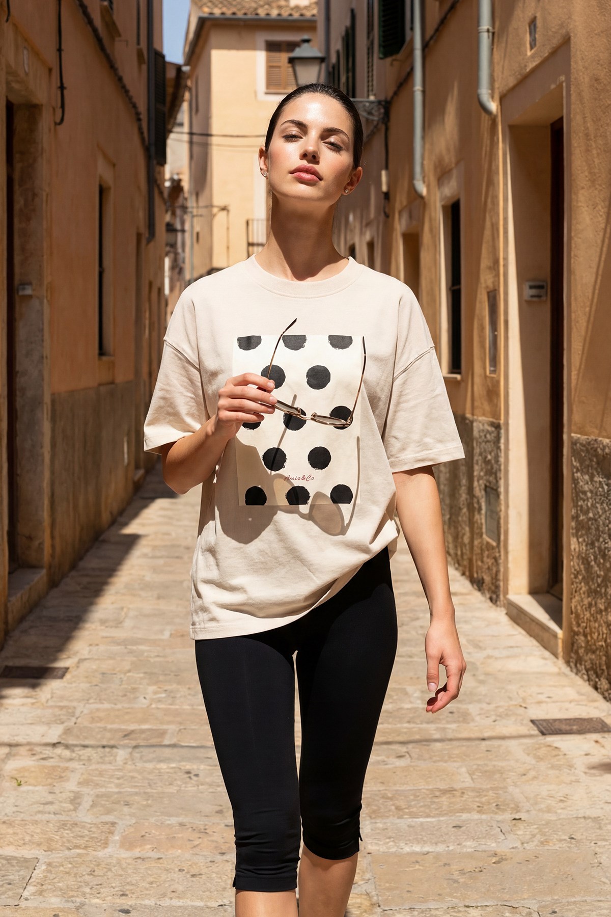 Ekru %100 Pamuk Amia&Co. Oversize Bisiklet Yaka Siyah Puantiye Baskılı Basic Kadın T-Shirt