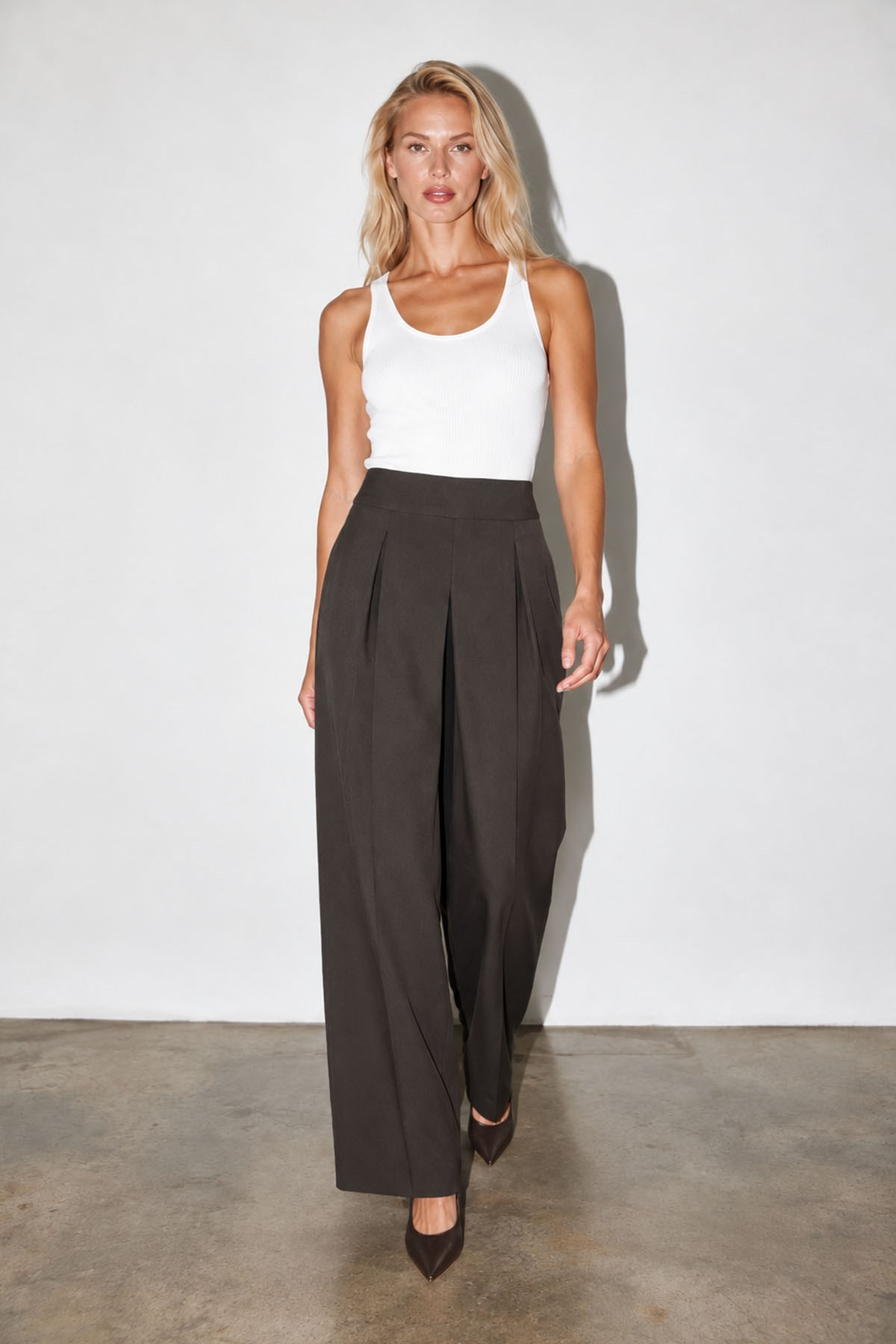 Acı-Kahve Pile Detaylı Bol Kesim Pantolon