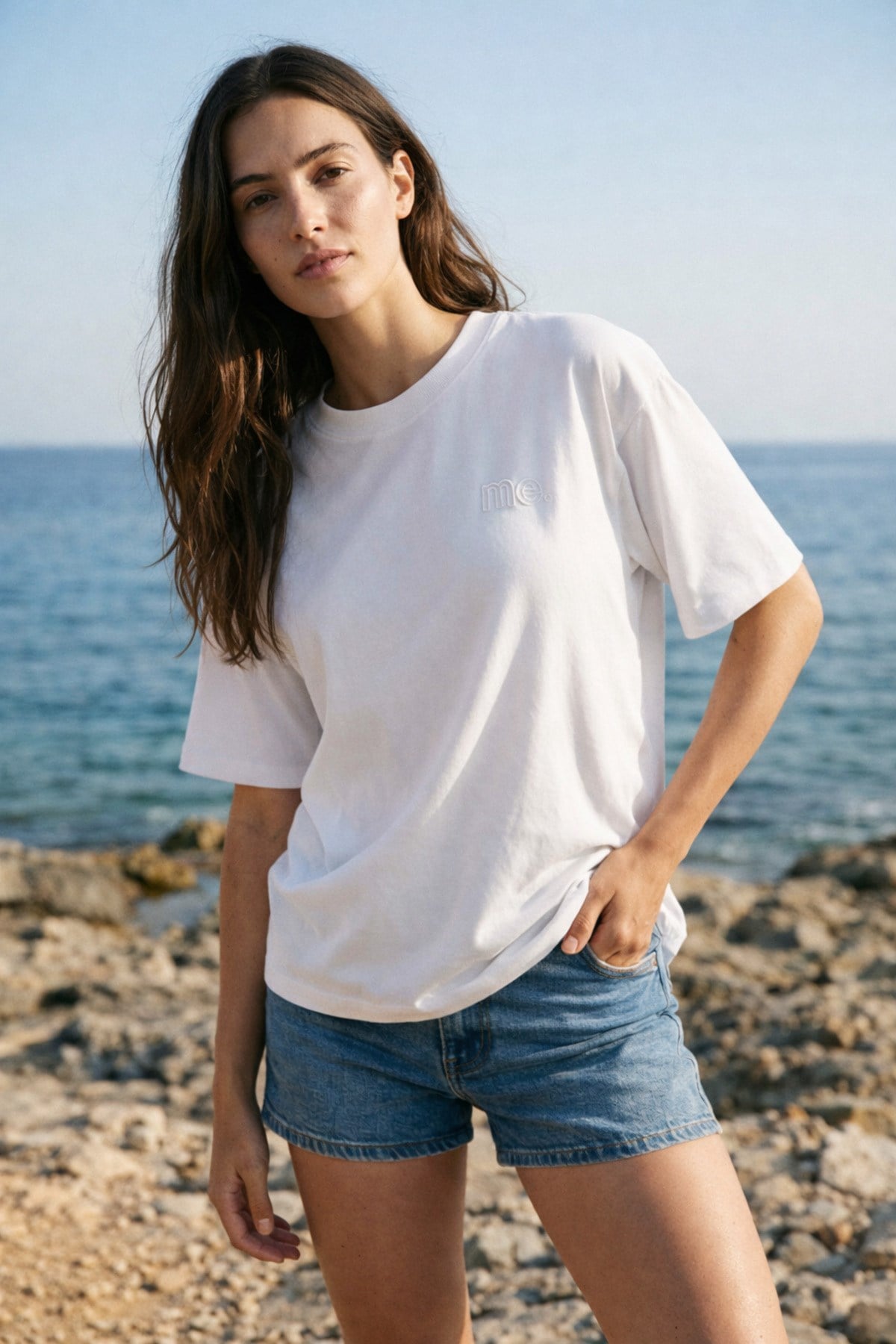 Ekru Amia&Co. %100 Pamuk Kısa Kollu Bisiklet Yaka Nakış İşleme Detaylı Kadın T-Shirt