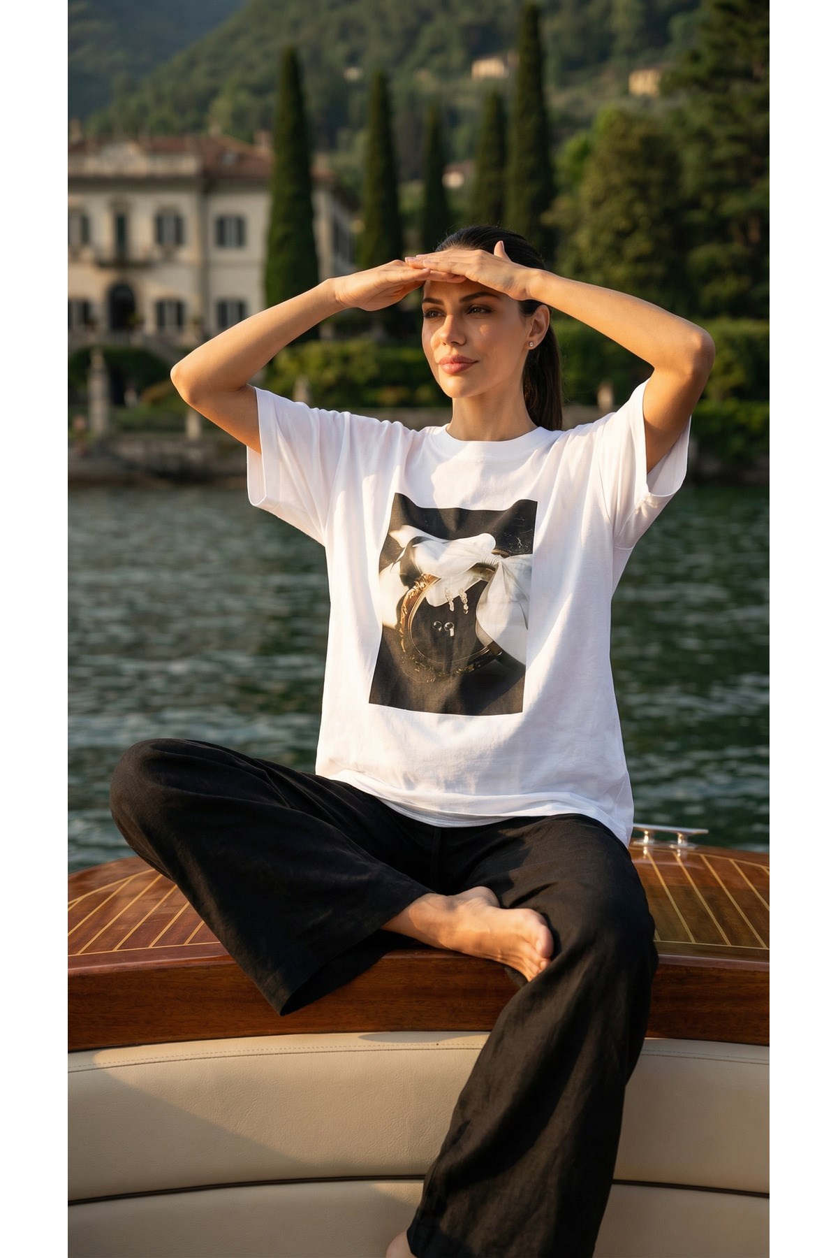 Ekru %100 Pamuklu Amia&Co. Oversize Bisiklet Yaka Fiyonk Ve Takı Temalı Baskılı Basic Kısa Kollu Kadın T-Shirt