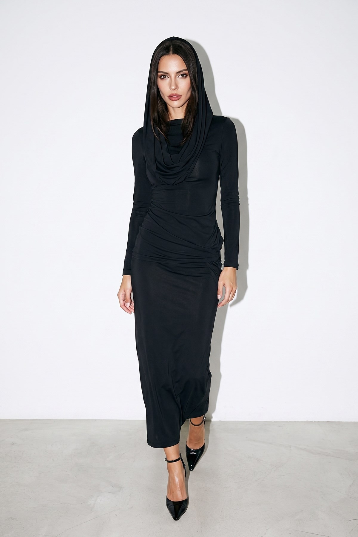 Siyah Drape Detaylı Uzun Kollu Midi Elbise
