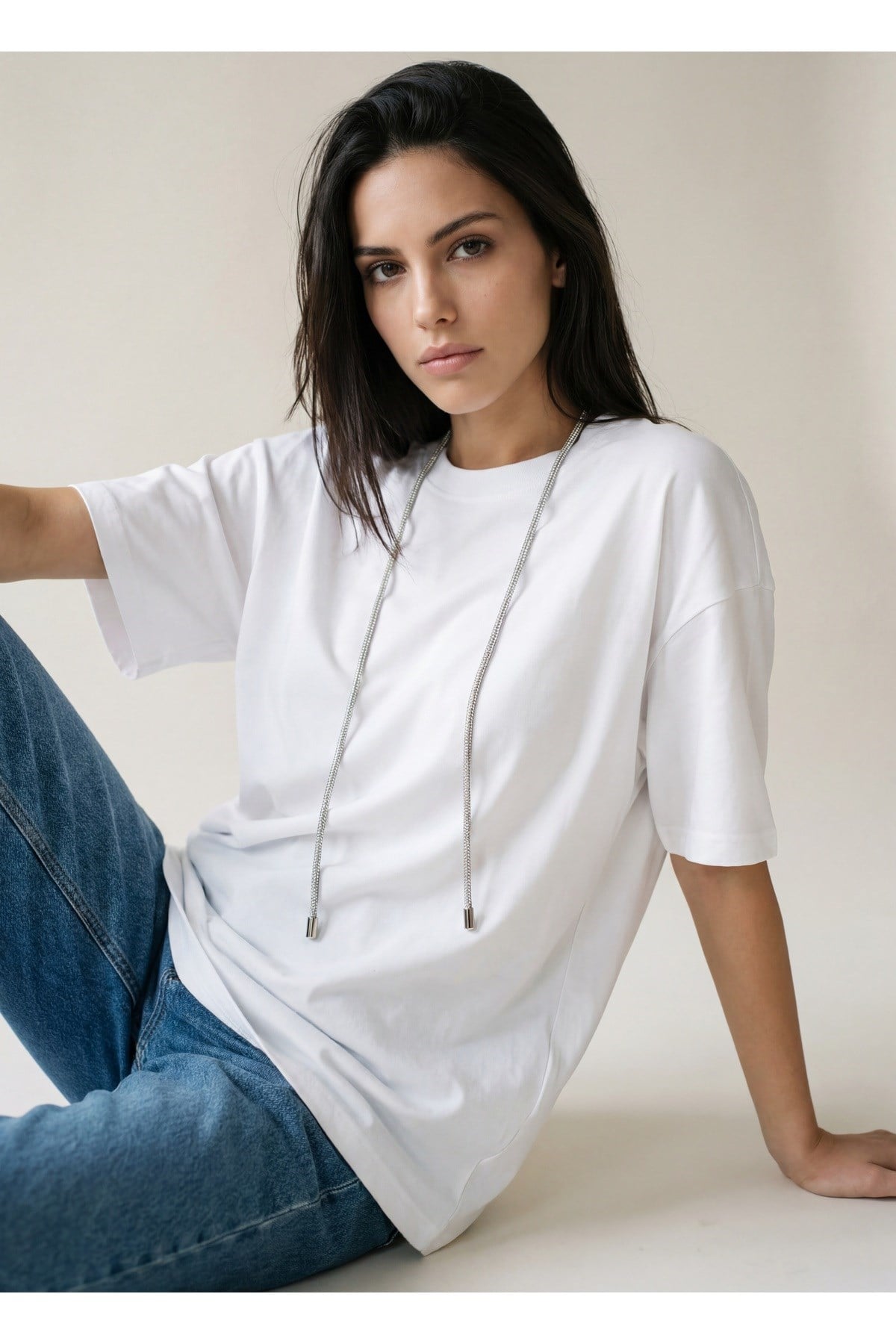 Ekru Amia&Co Marka Bisiklet Yaka Zincir Kolye Detaylı Oversize T-Shirt