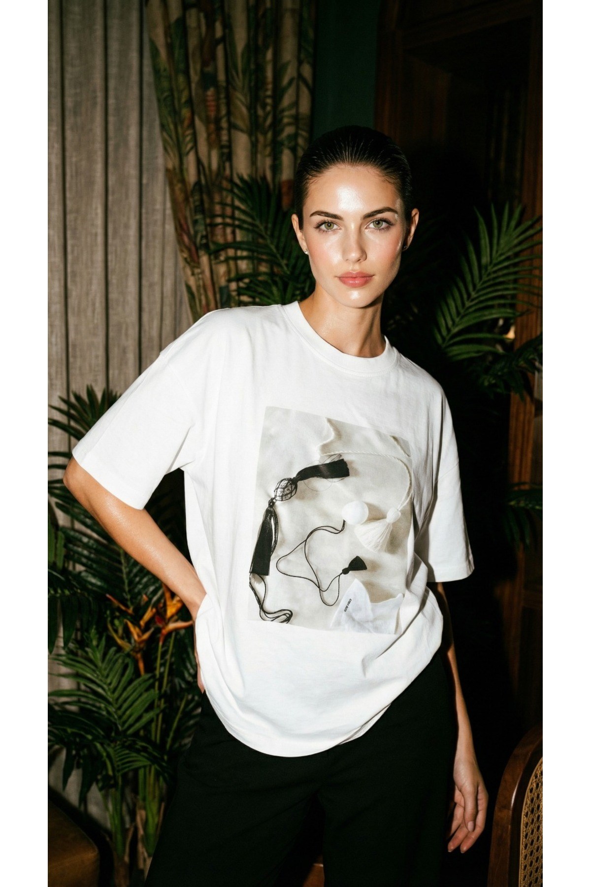 Ekru %100 Pamuk Amia&Co. Oversize Bisiklet Yaka Püskül Temalı Baskılı Kadın T-Shirt
