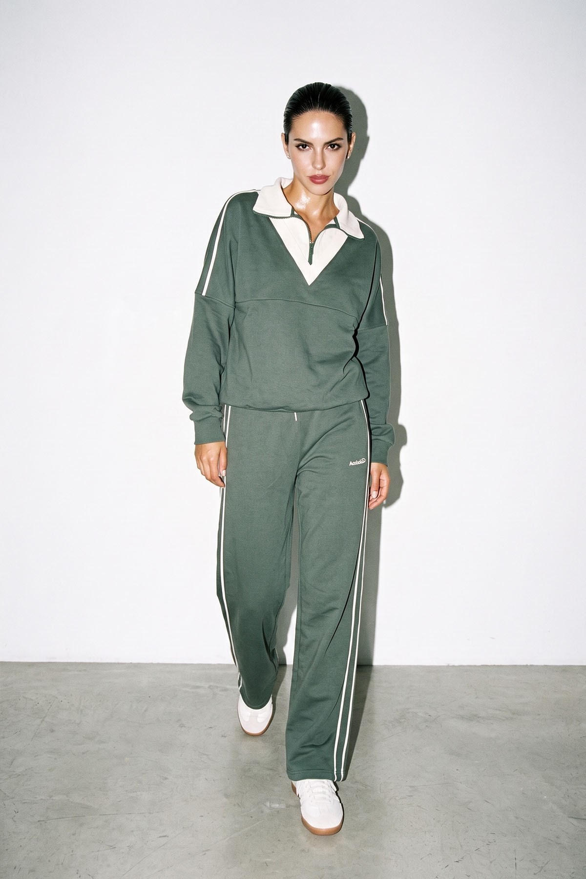 Ekru-Yeşil Ama&Co Marka Kadın Beyaz Şerit Detaylı Fermuarlı Sweatshirt Pantolon Takımı