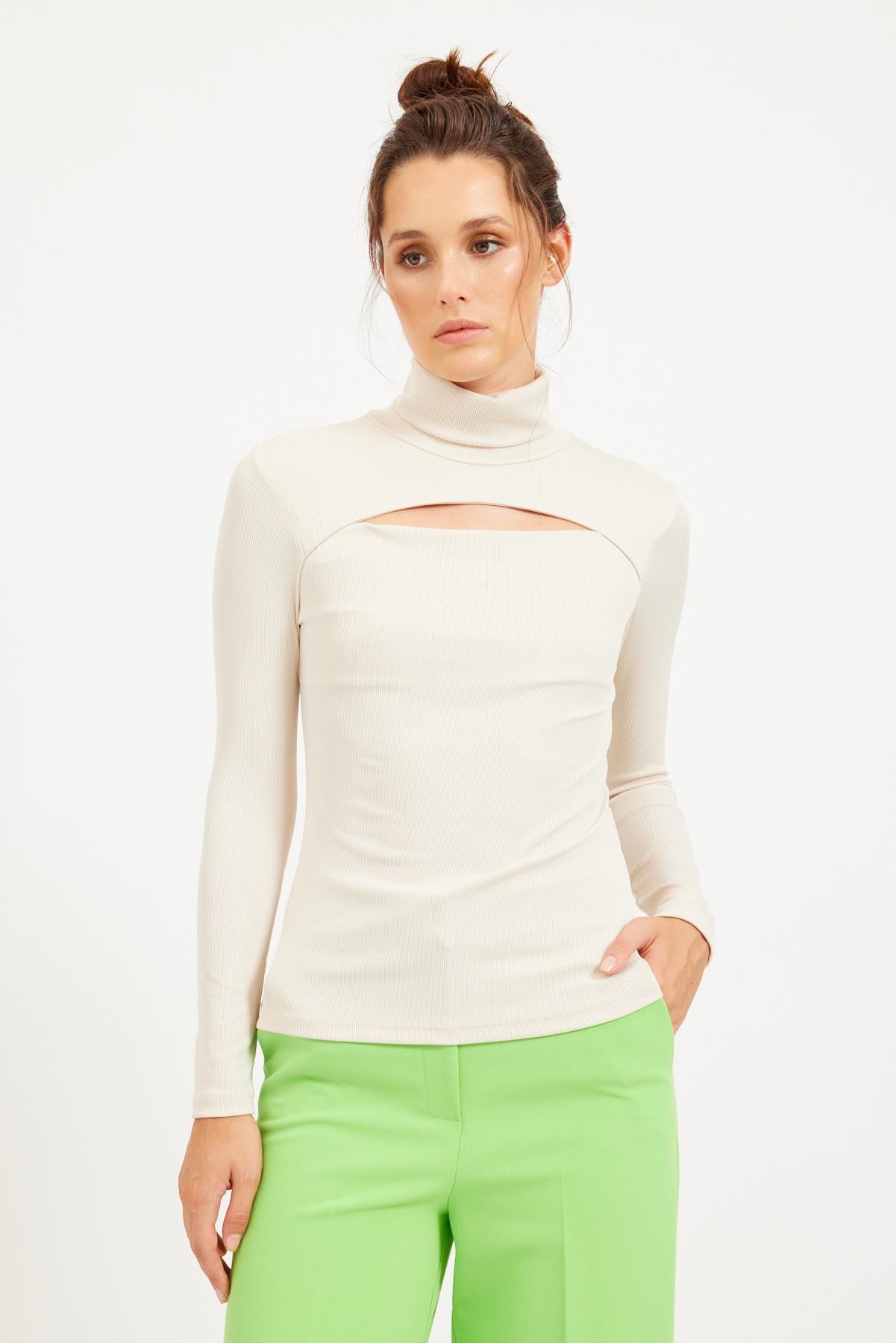 Bej Cut Out Detaylı Bluz