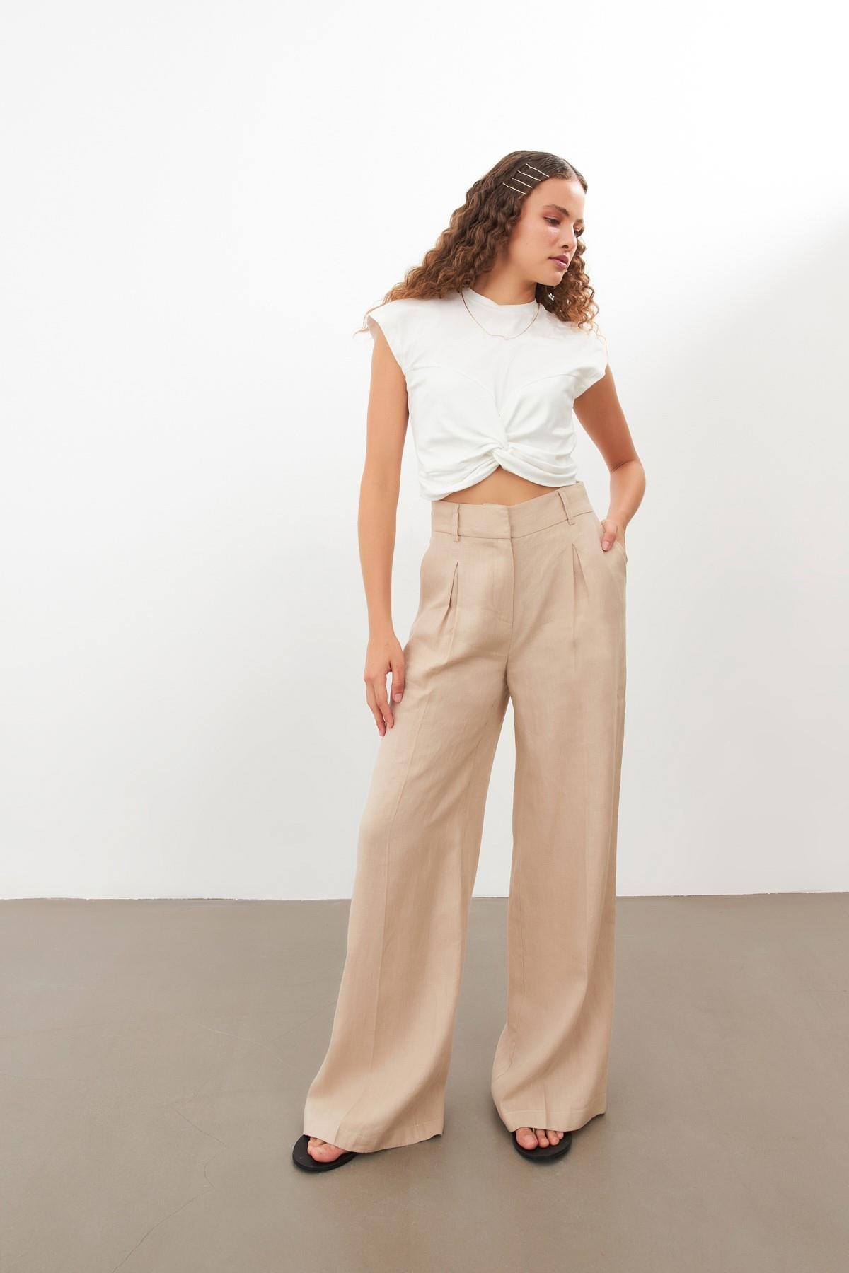 Beyaz Düğüm Detaylı Crop T-Shirt Kadın T-Shirt modelleri