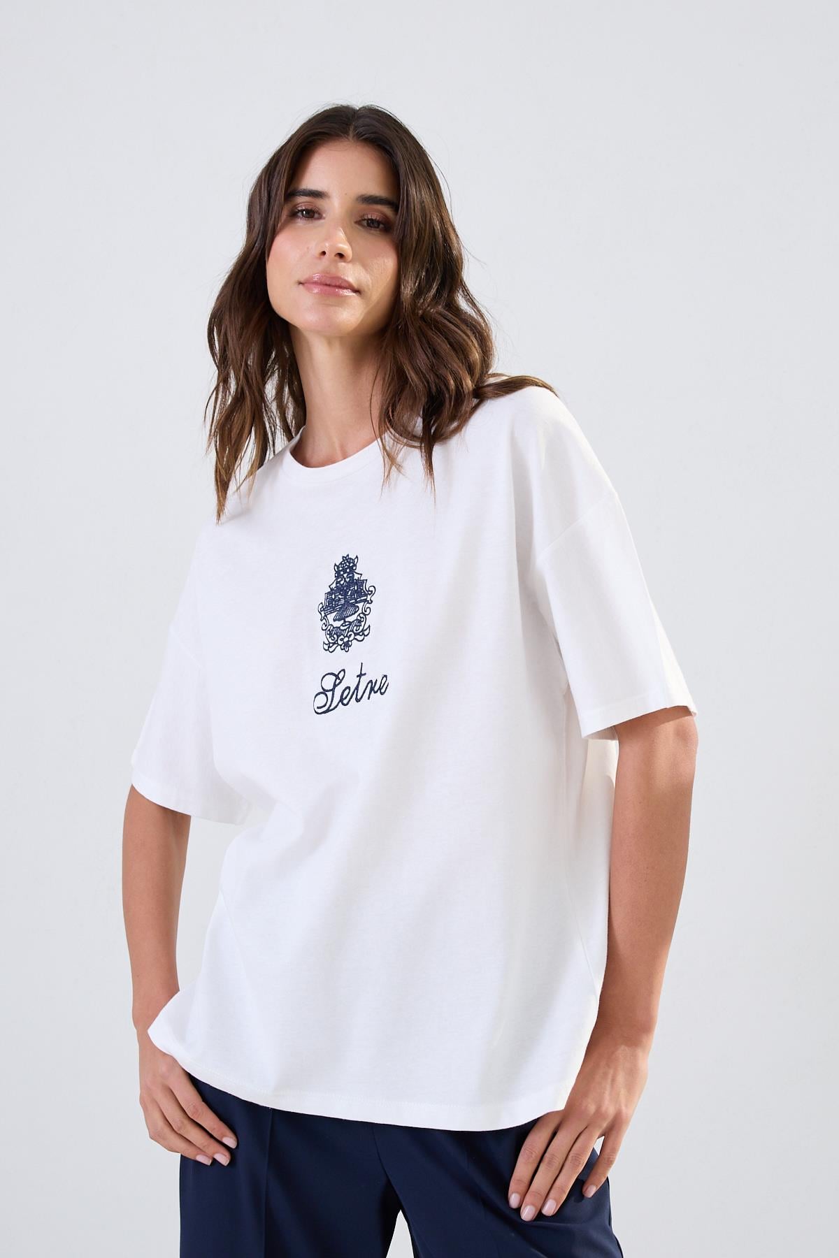 Ekru Setre Logolu Basic T-Shirt