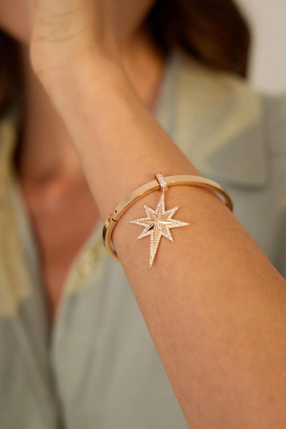 Ekru Ajda Model Rose Gold Vıp Kelepçe Bileklik Kadın Kategorisiz modelleri