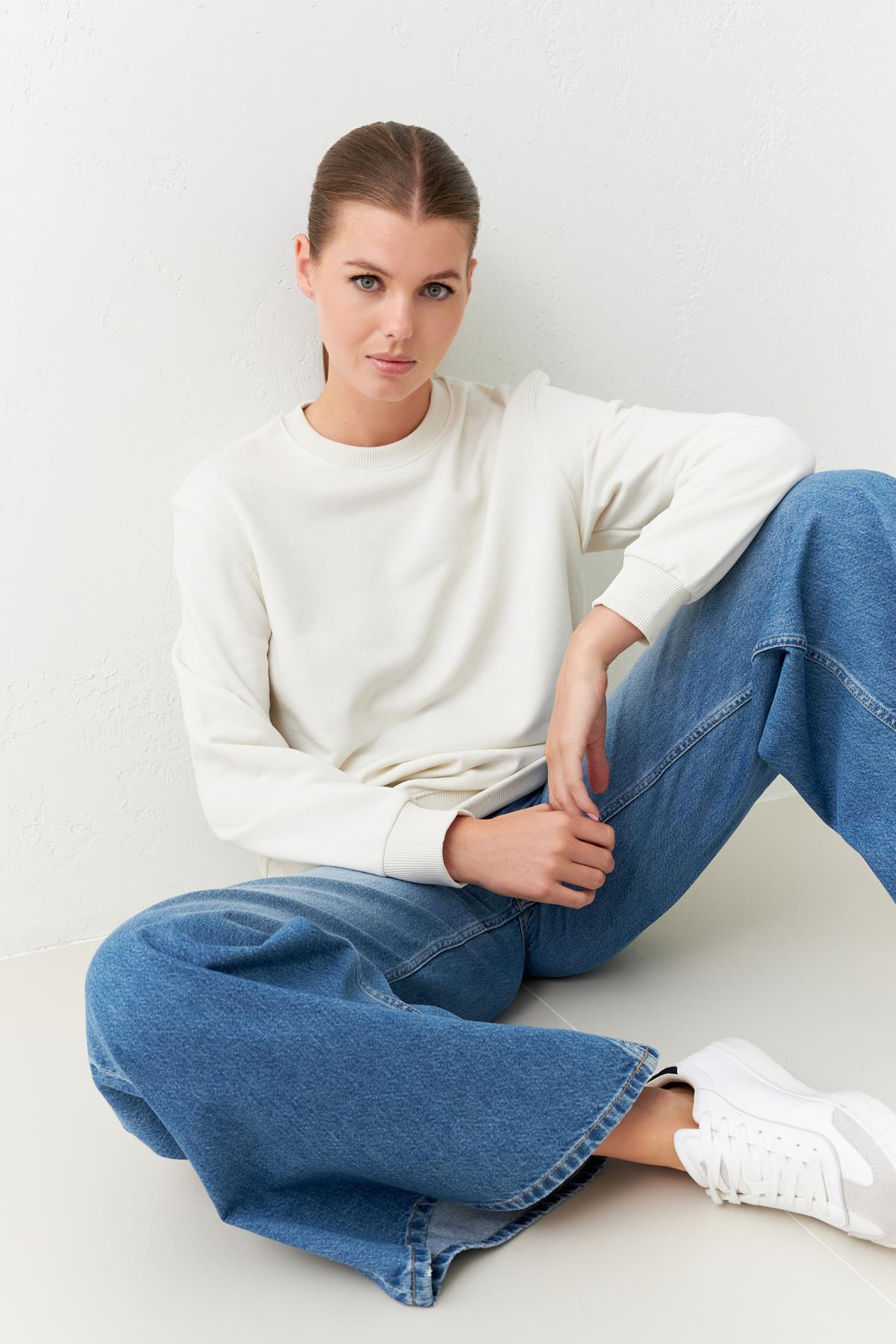Ekru Basic Bisiklet Yaka Uzun Kollu Sweatshirt