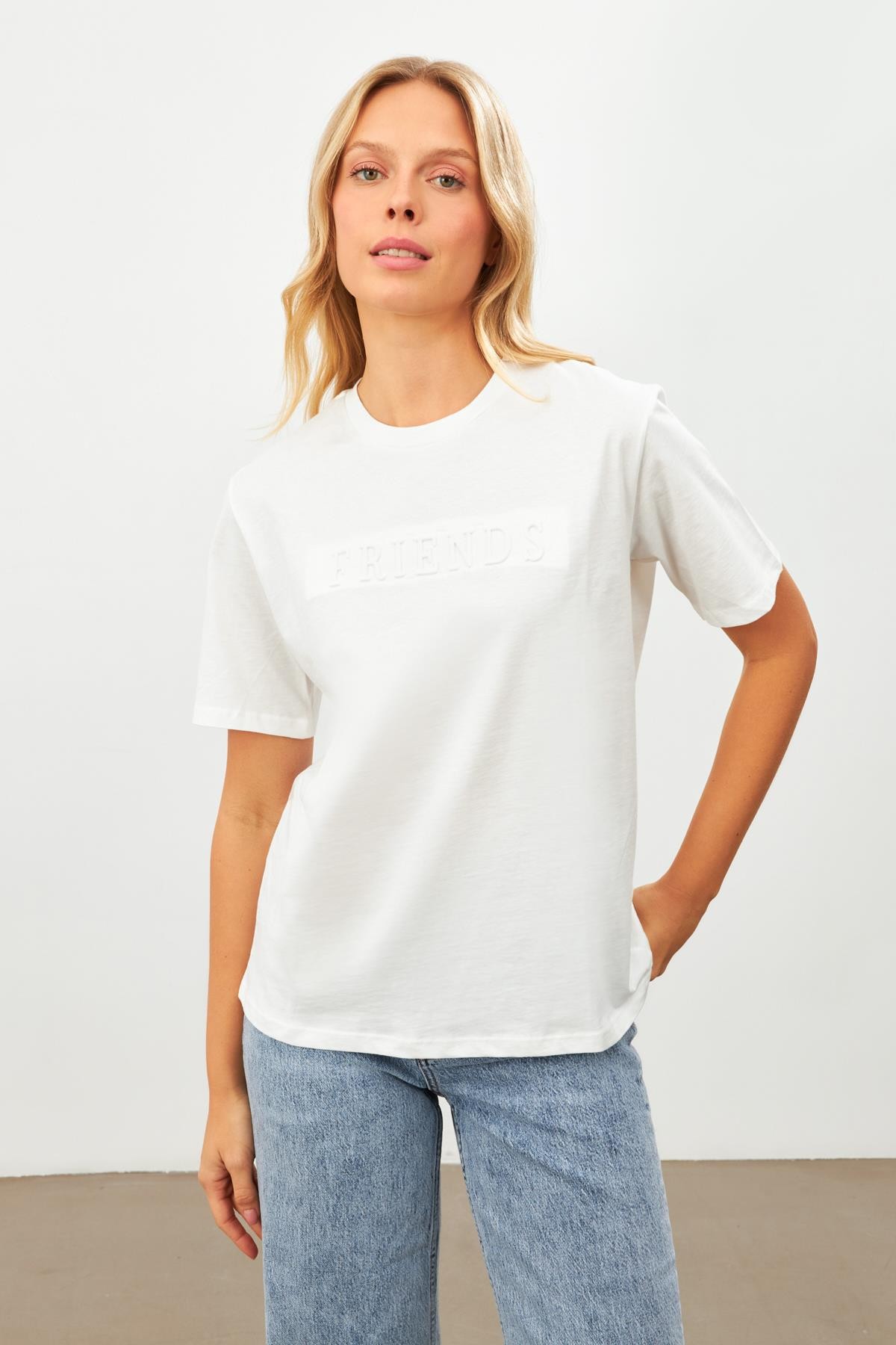 Ekru Baskı Detaylı Bisiklet Yaka T-Shirt Kadın T-Shirt modelleri