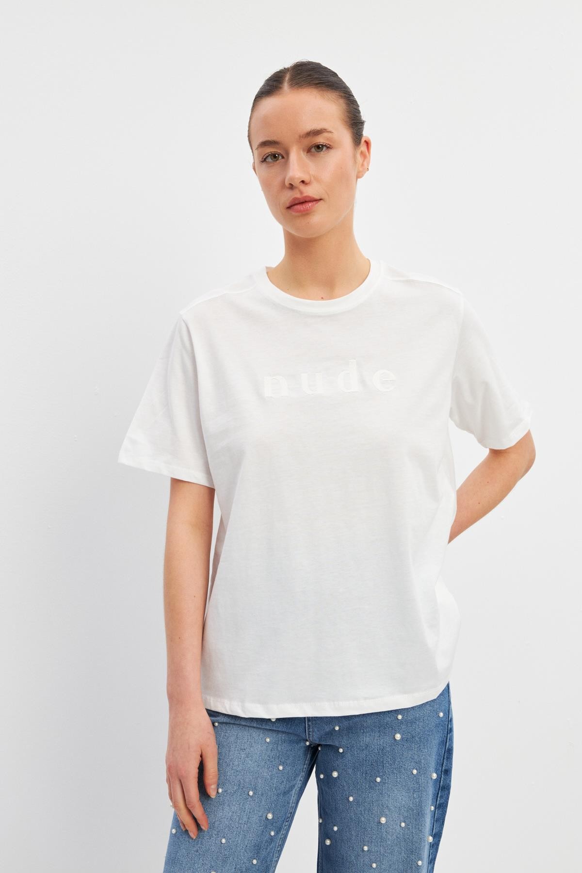 Ekru Baskı Detaylı Bisiklet Yaka Basic T-Shirt Kadın T-Shirt modelleri