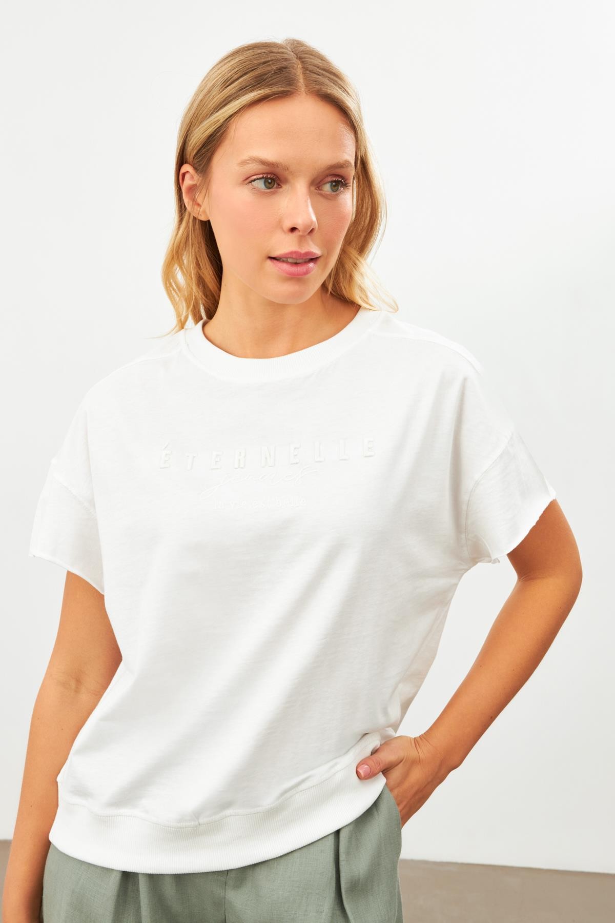 Ekru Baskı Detaylı Bisiklet Yaka T-Shirt Kadın T-Shirt modelleri