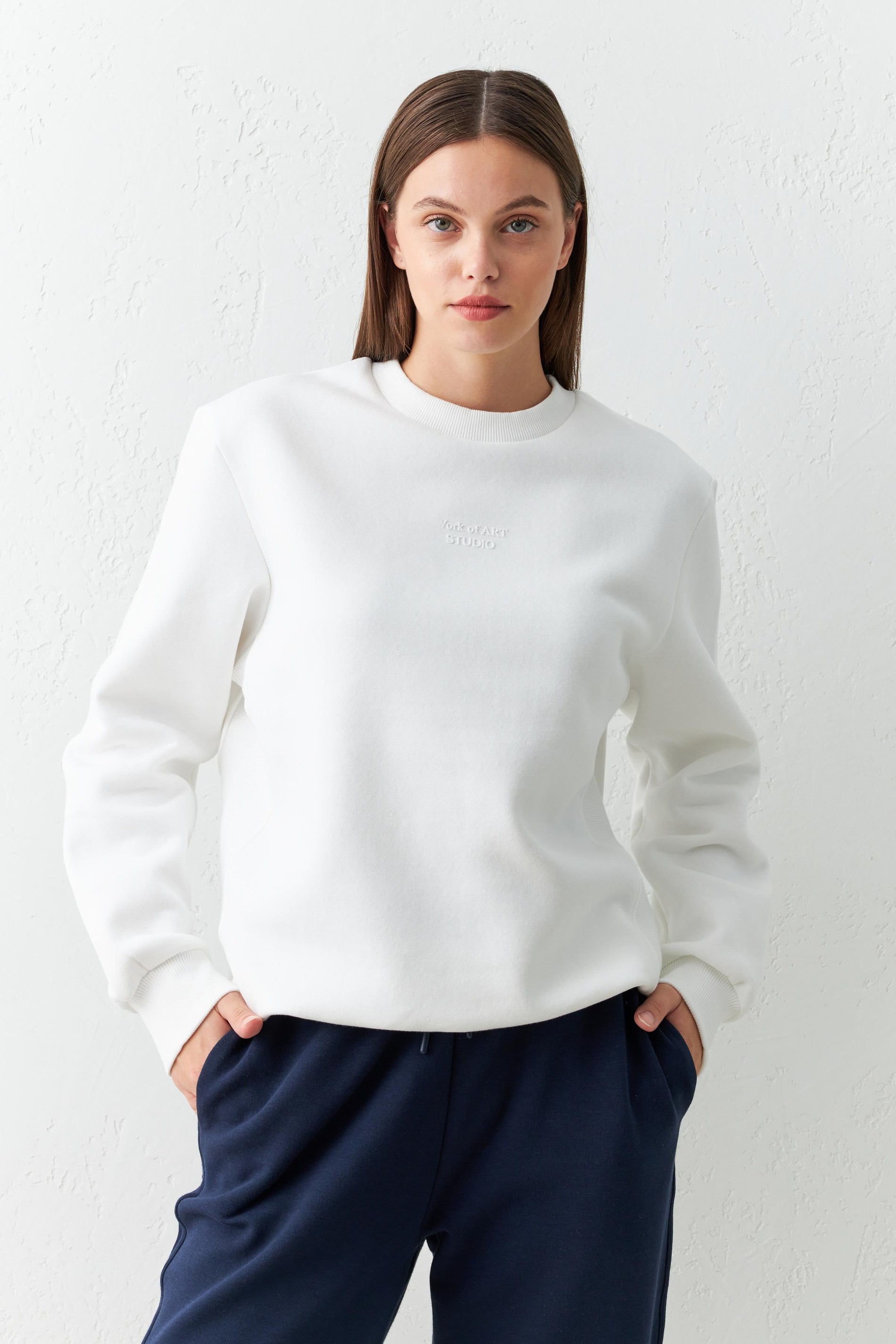 Ekru Bisiklet Yaka Baskı Detaylı Şardonlu Uzun Kollu Sweatshirt