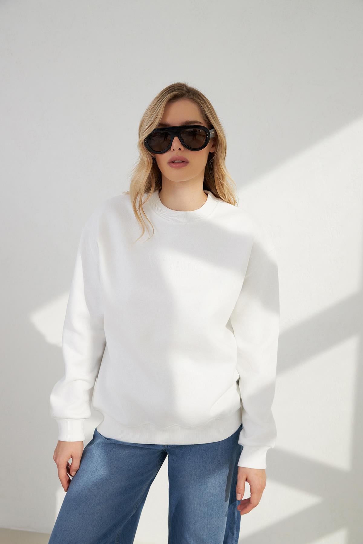 Ekru Bisiklet Yaka Baskı Detaylı Şardonlu Uzun Kollu Sweatshirt