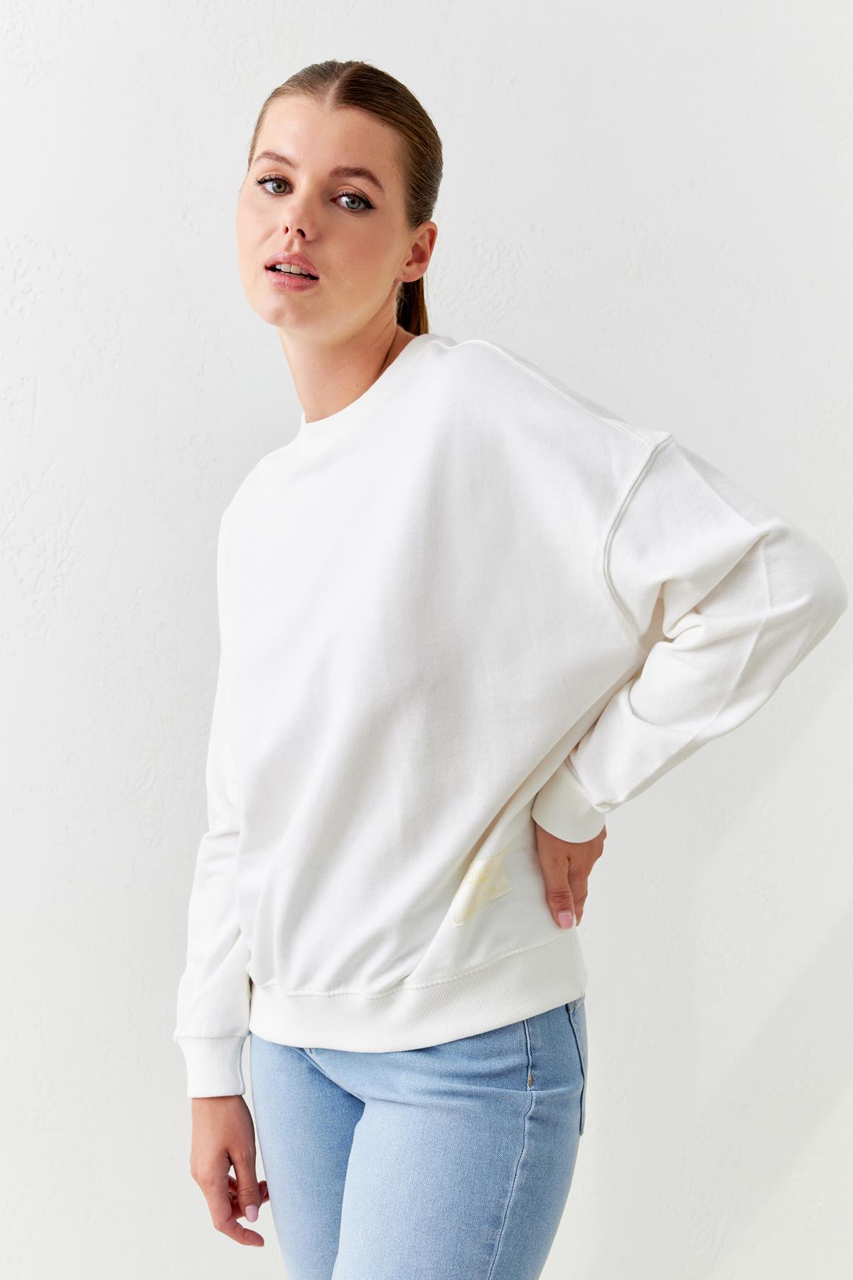 Ekru Bisiklet Yaka Mini Baskı Detaylı Uzun Kollu Sweatshirt