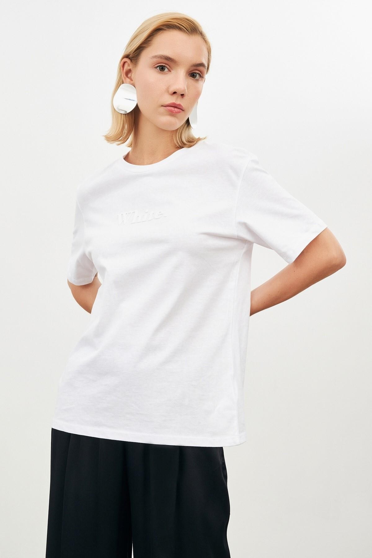 Ekru Kabartmalı Bisiklet Yaka T-Shirt