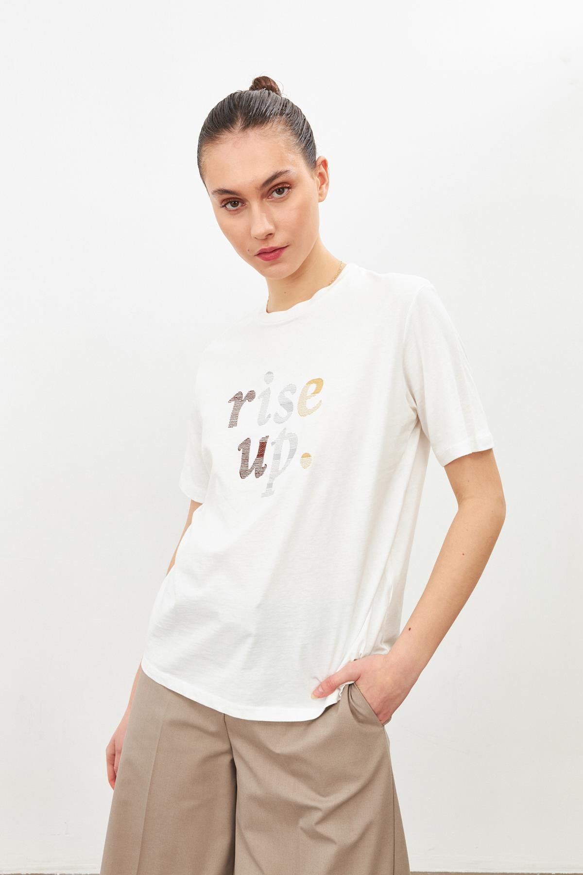 Ekru Yazı Baskılı T-Shirt Kadın T-Shirt modelleri