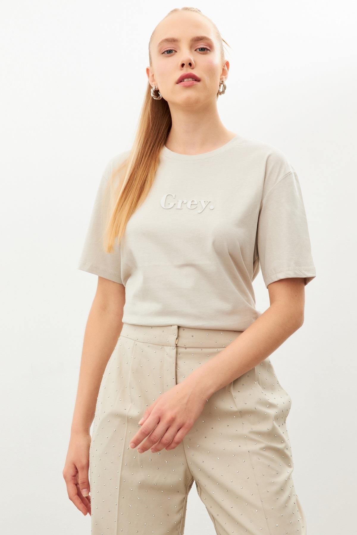 Gri Kabartmalı Bisiklet Yaka T-Shirt Kadın T-Shirt modelleri