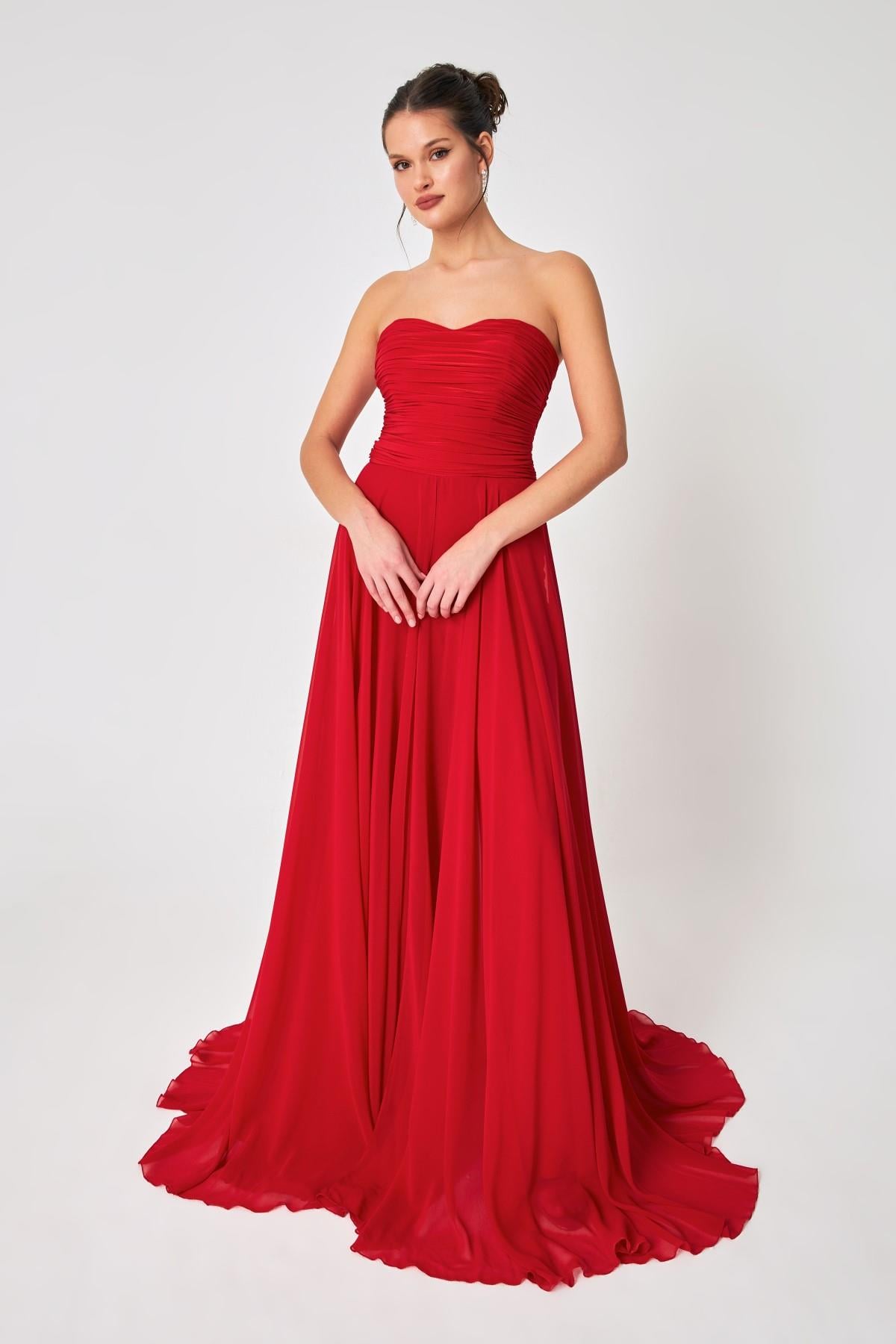 Kırmızı Straplez Drape Ve Tül Detaylı Maxi Boy Abiye Elbise