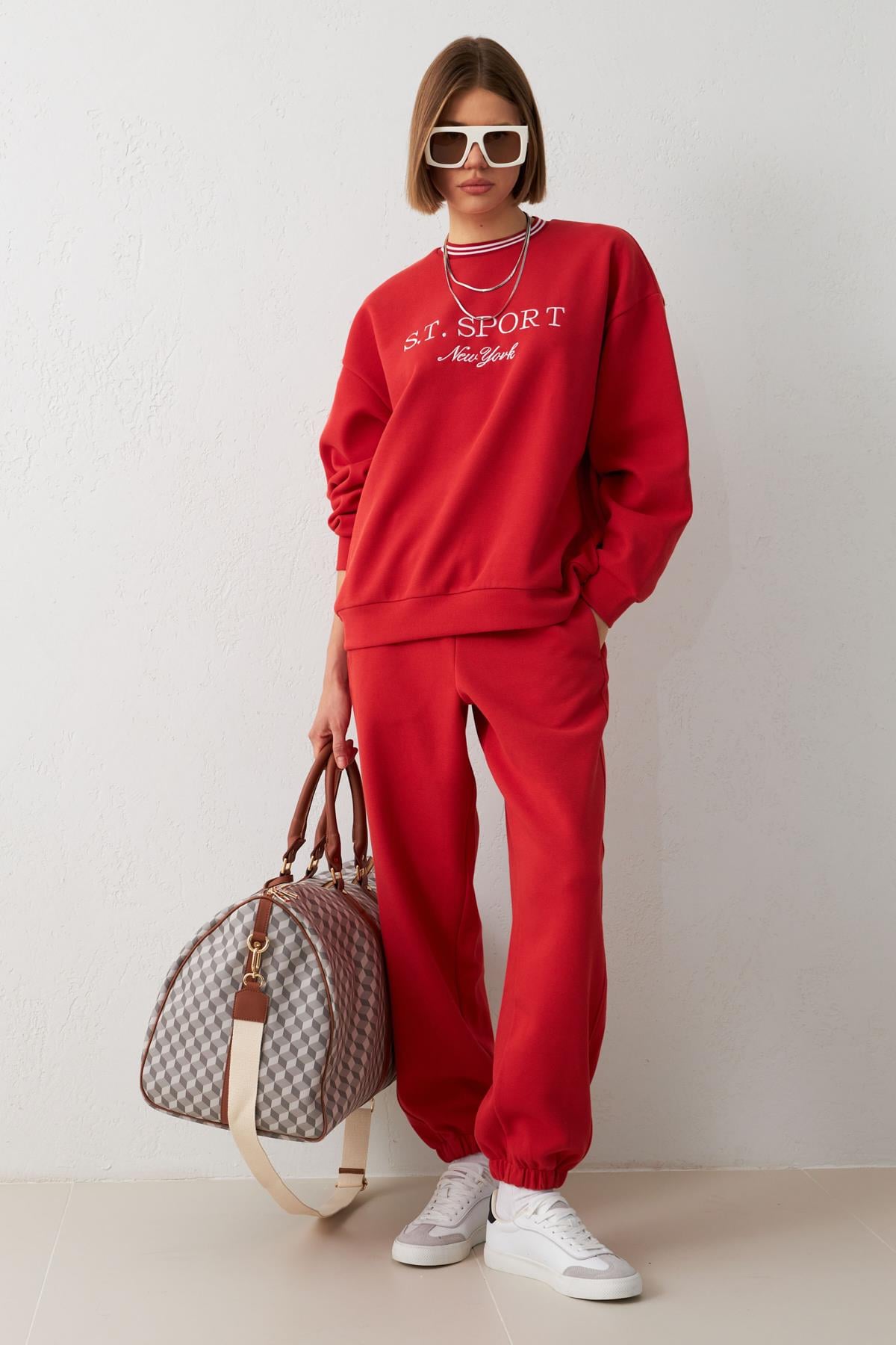 Kırmızı Yaka Detaylı Şardonsuz Uzun Kollu Baskı Detaylı Sweatshirt