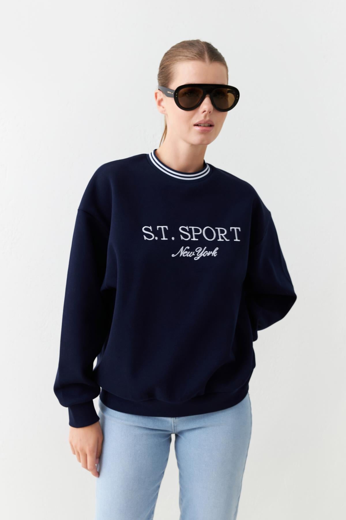 Lacivert Yaka Detaylı Şardonsuz Uzun Kollu Baskı Detaylı Sweatshirt