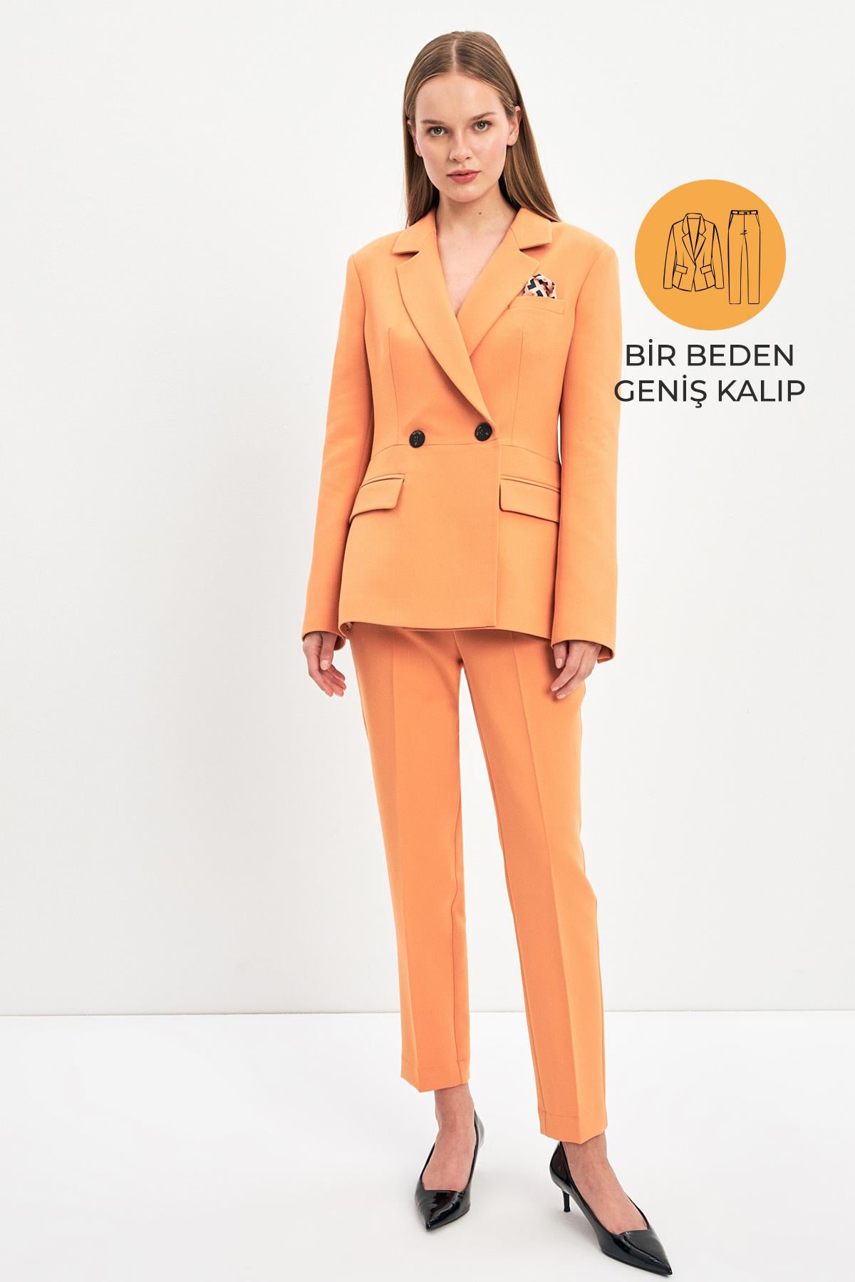 Oranj Cep Detaylı Ceket Ve Kemer Detaylı Geniş Kesim Pantolonlu Takım