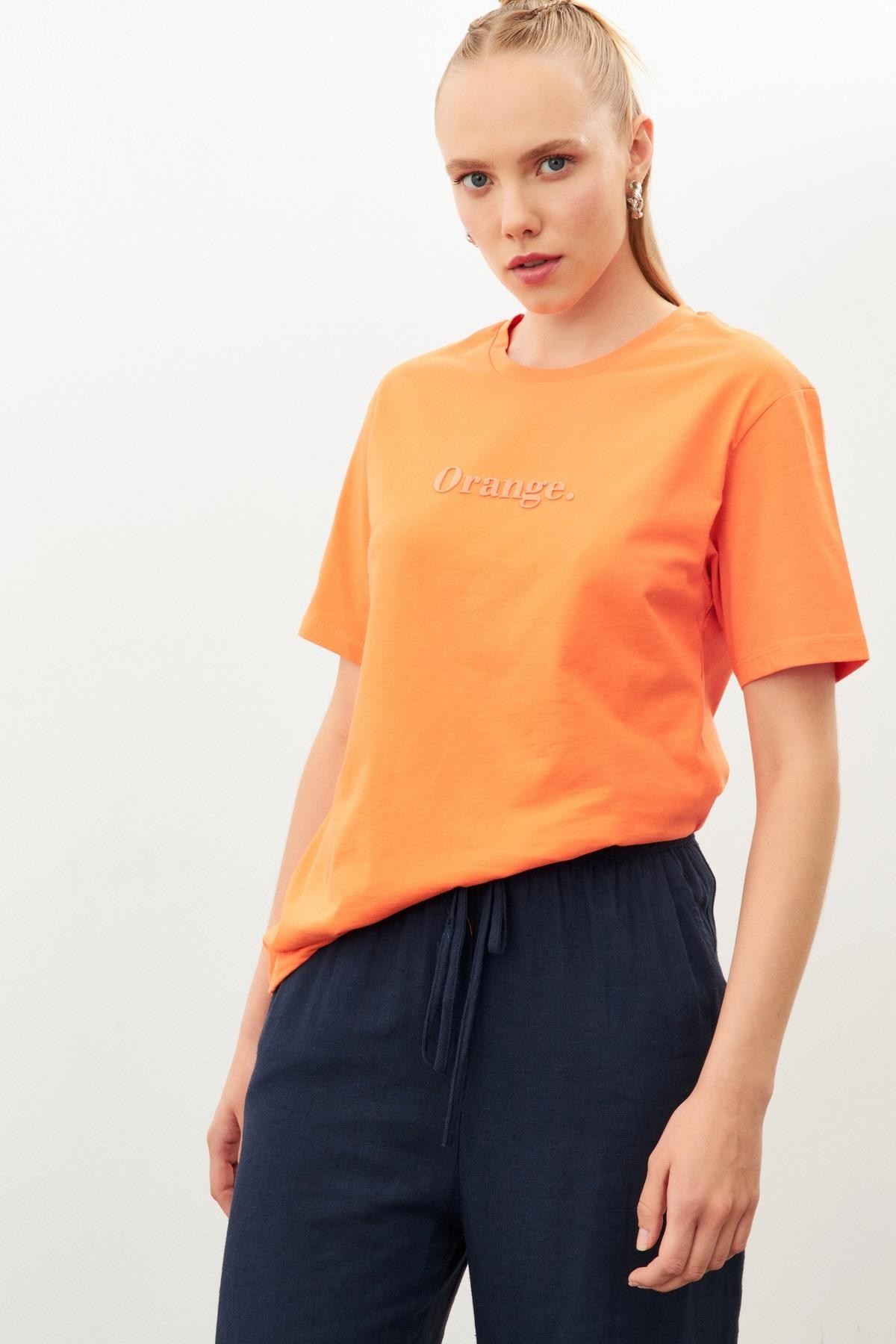 Oranj Kabartmalı Bisiklet Yaka T-Shirt