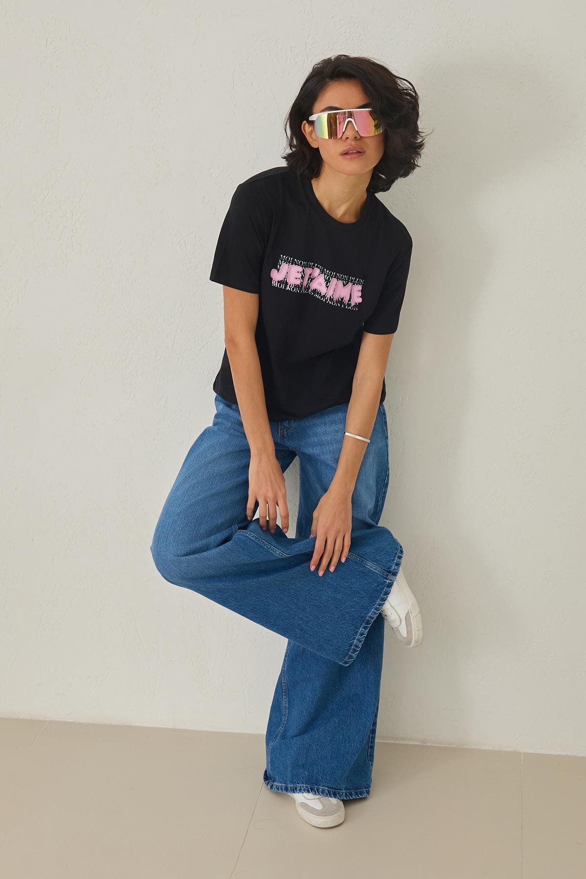 Siyah %100 Pamuklu Bisiklet Yaka Baskı Detaylı T-Shirt