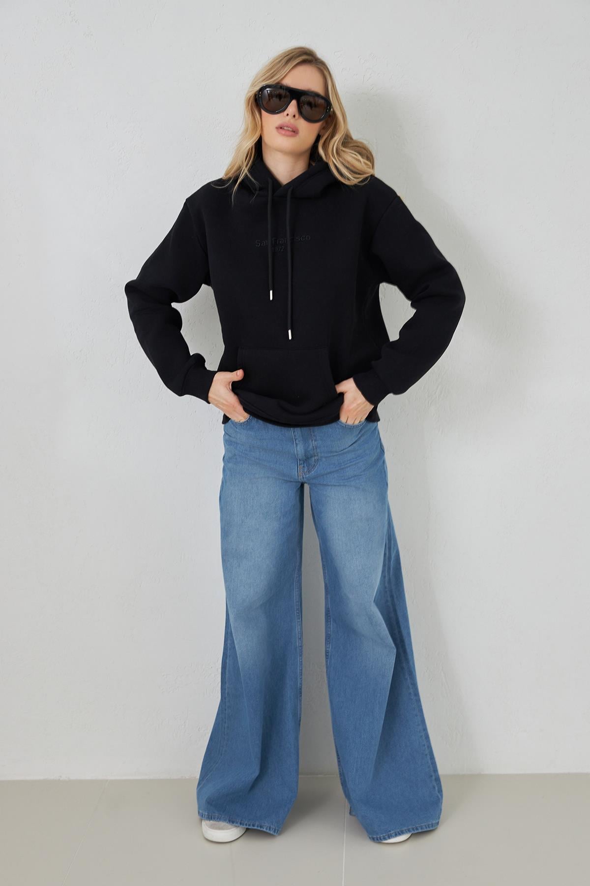 Siyah Cep Ve Kapüşon Detaylı Şardonlu Sweatshirt